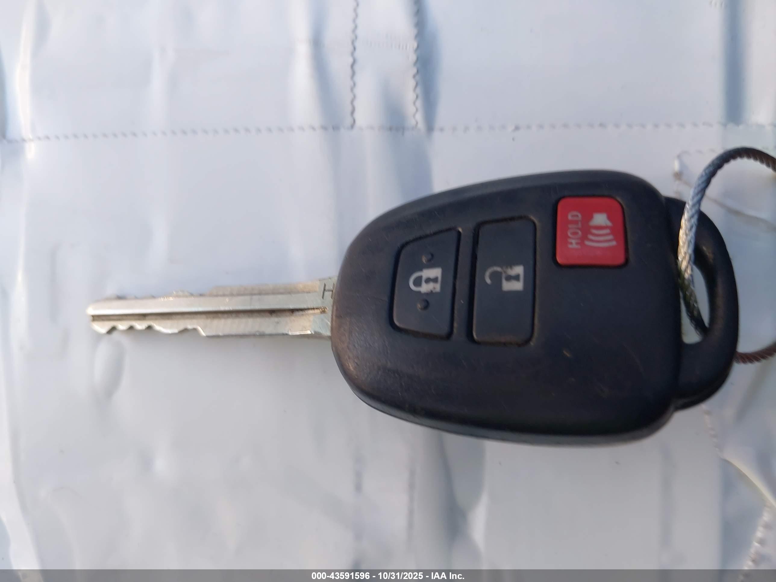 TOYOTA PRIUS image 11