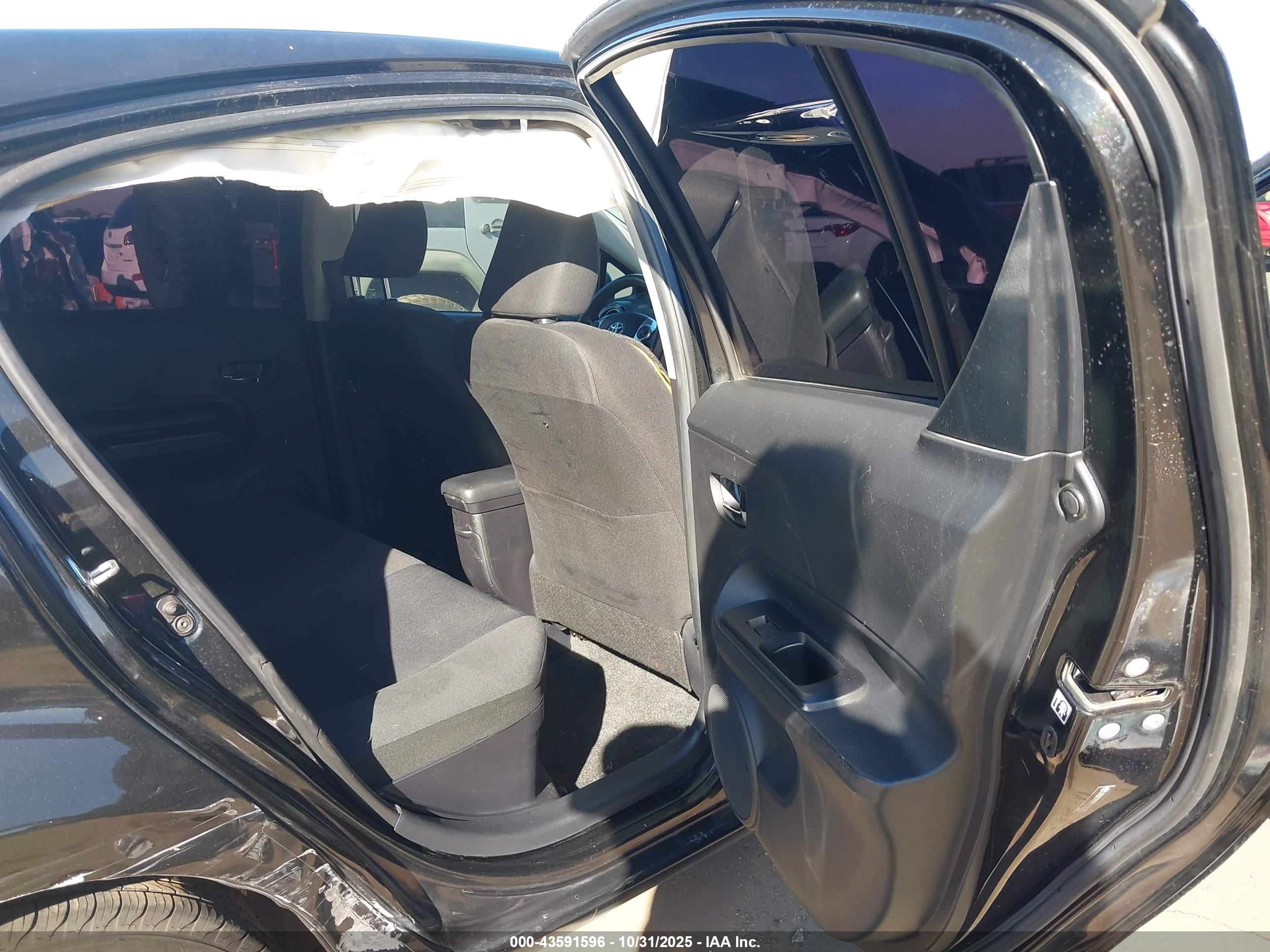 TOYOTA PRIUS image 8