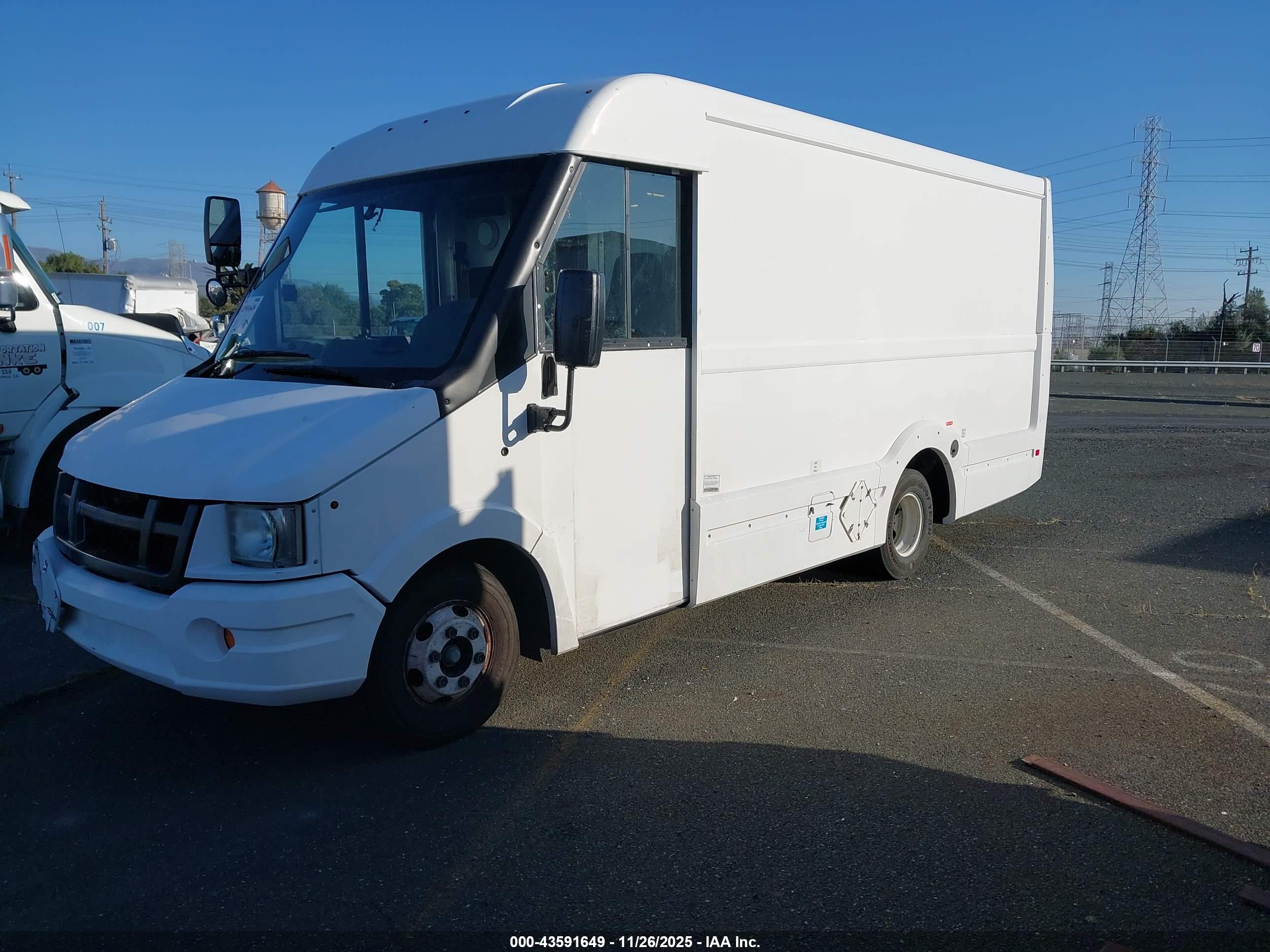 ISUZU COMMERCIAL image 2