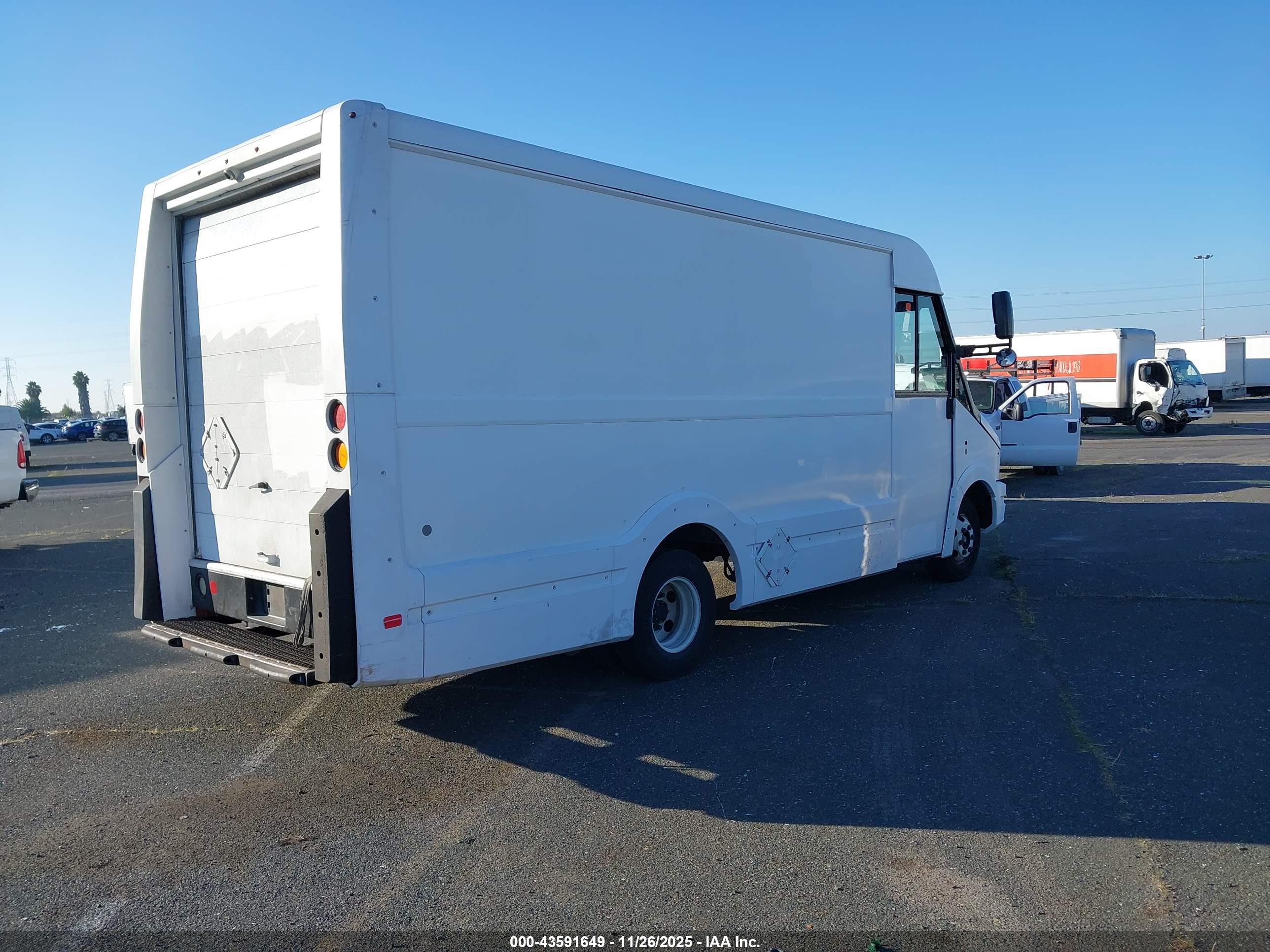 ISUZU COMMERCIAL image 4