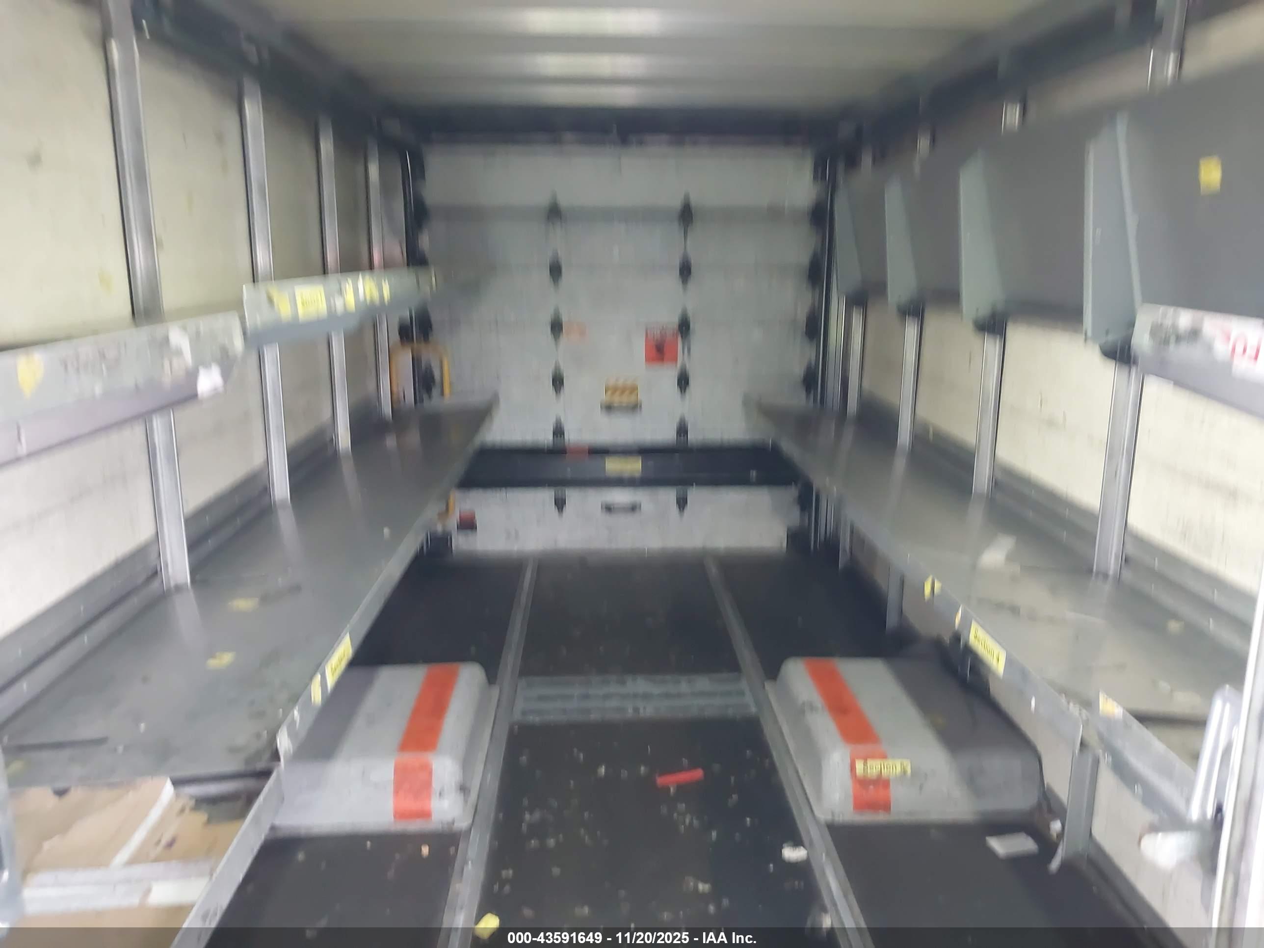 ISUZU COMMERCIAL image 7