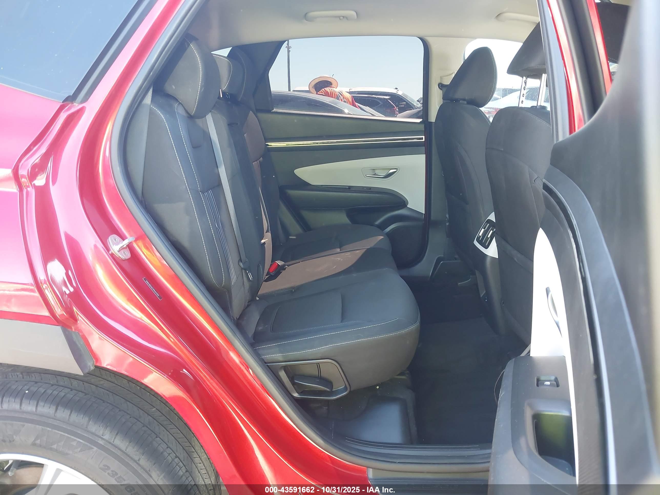 HYUNDAI TUCSON image 8