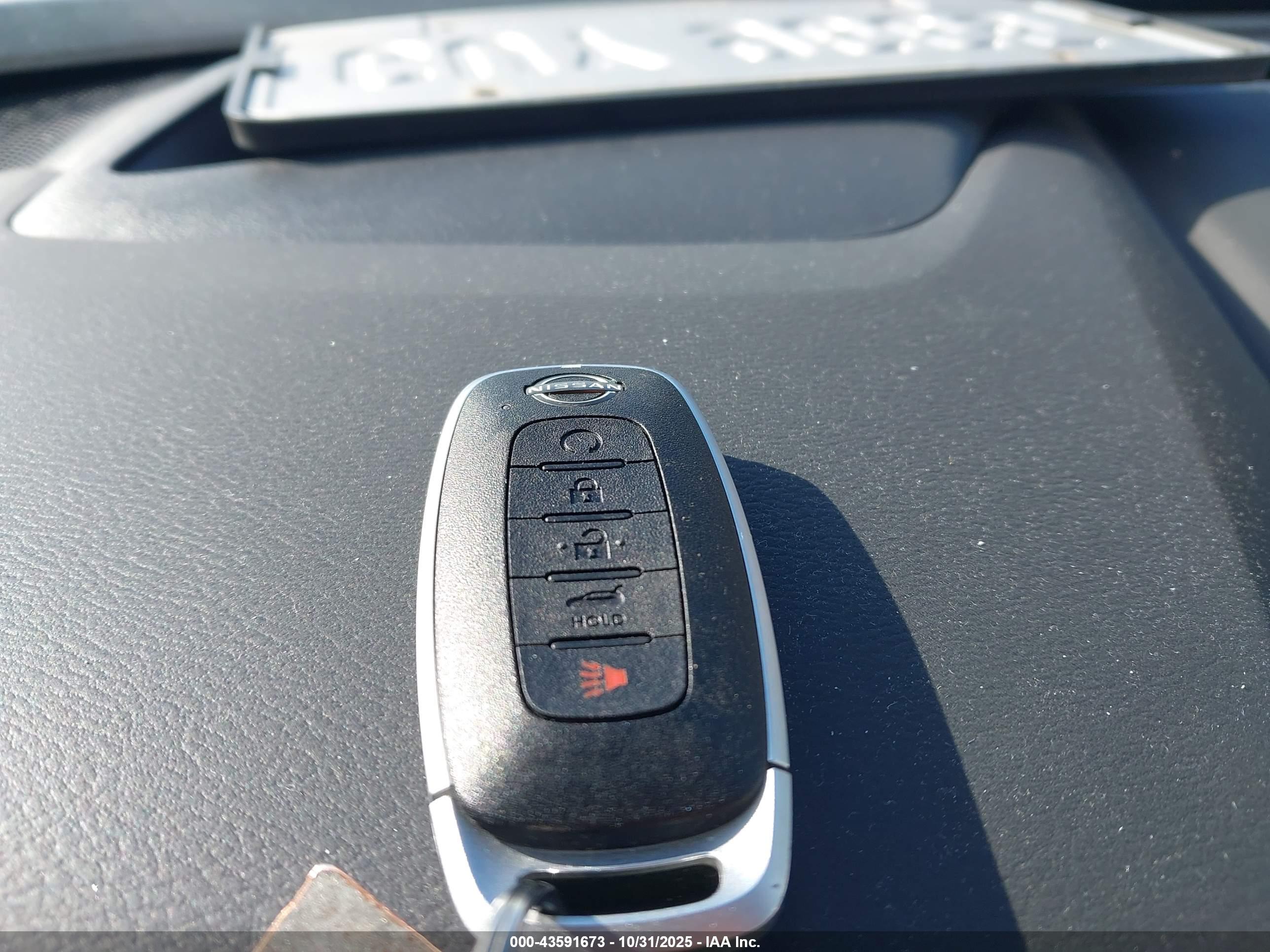 NISSAN ROGUE image 11