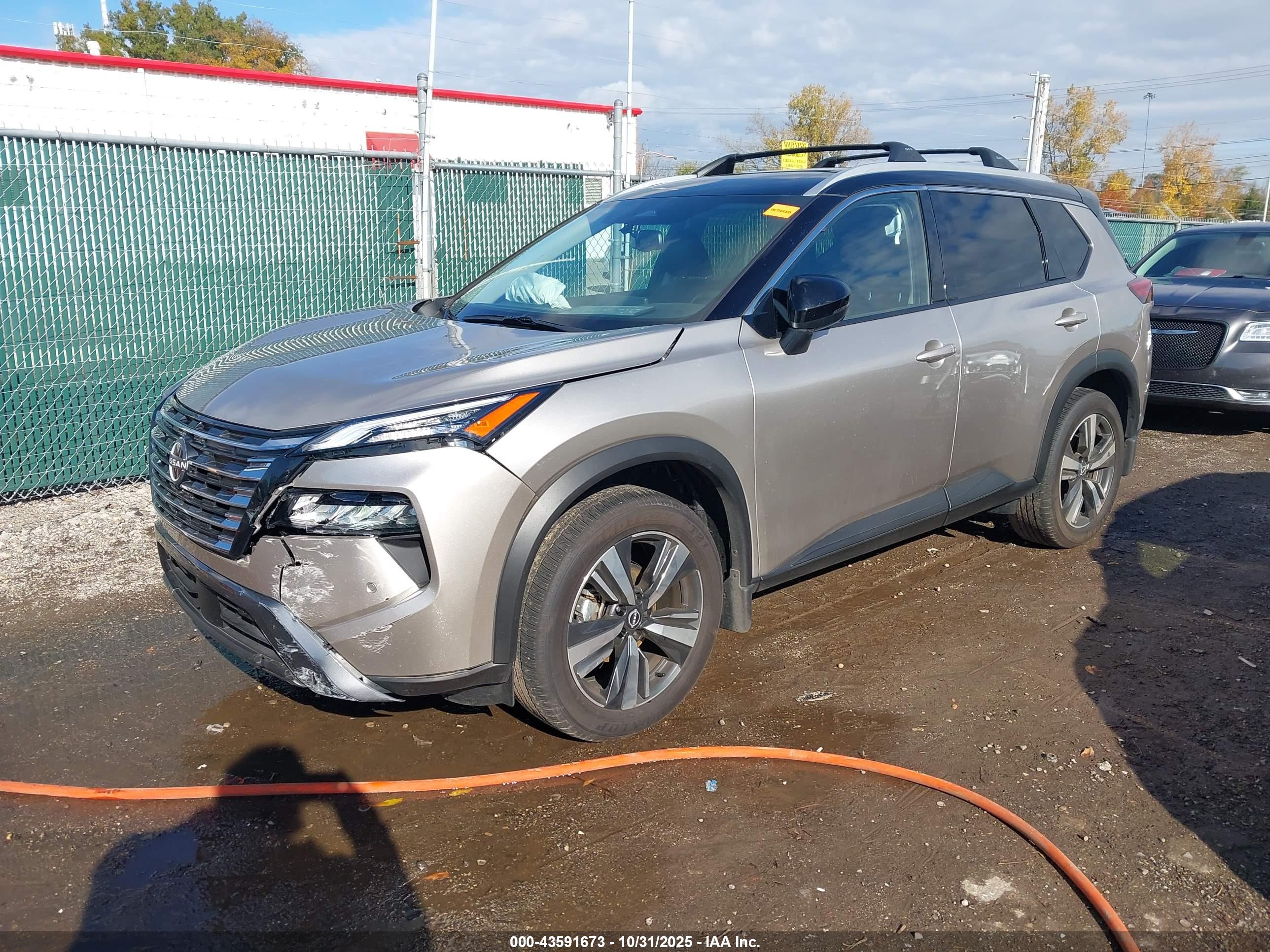 NISSAN ROGUE image 2