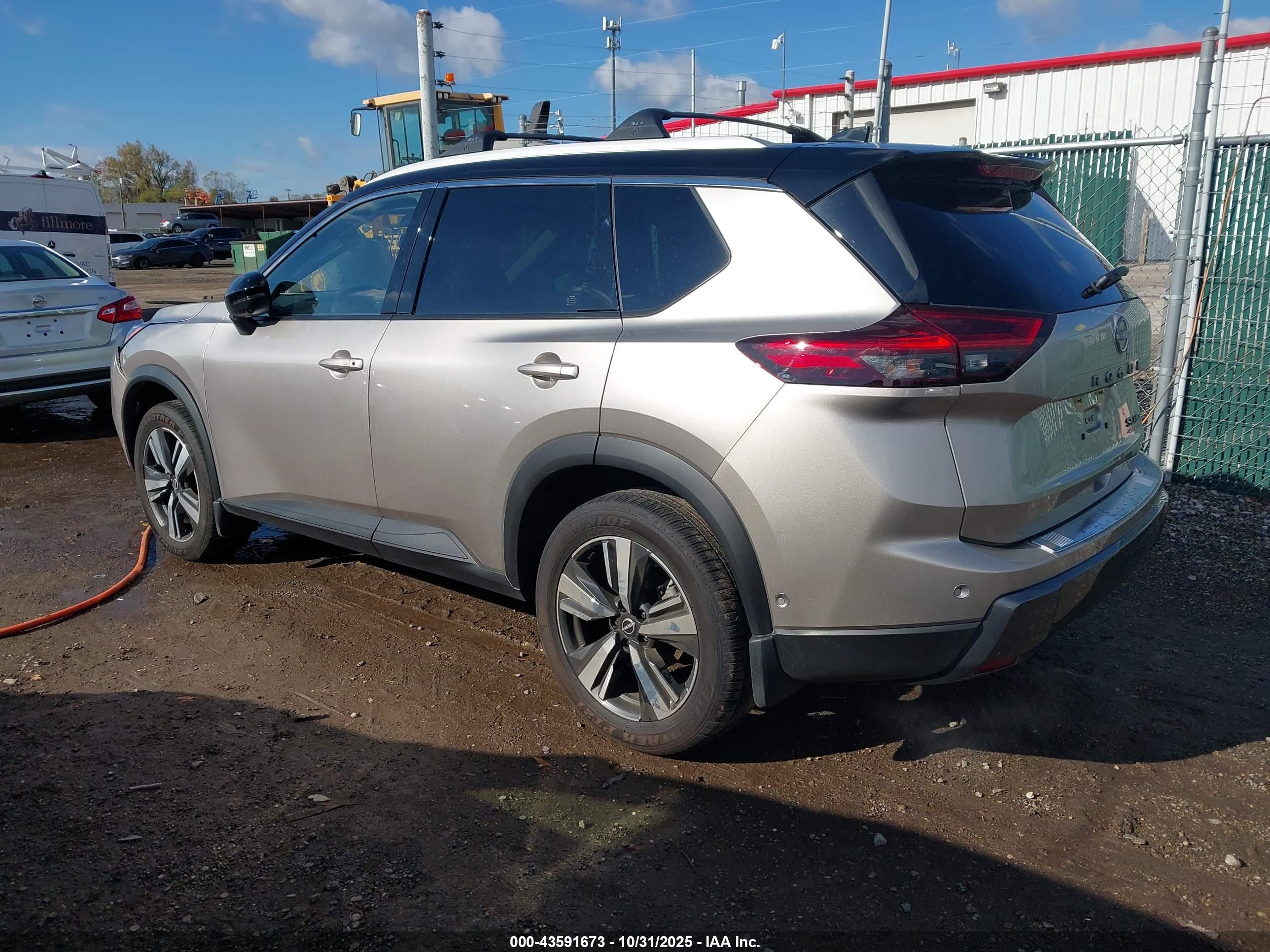 NISSAN ROGUE image 3