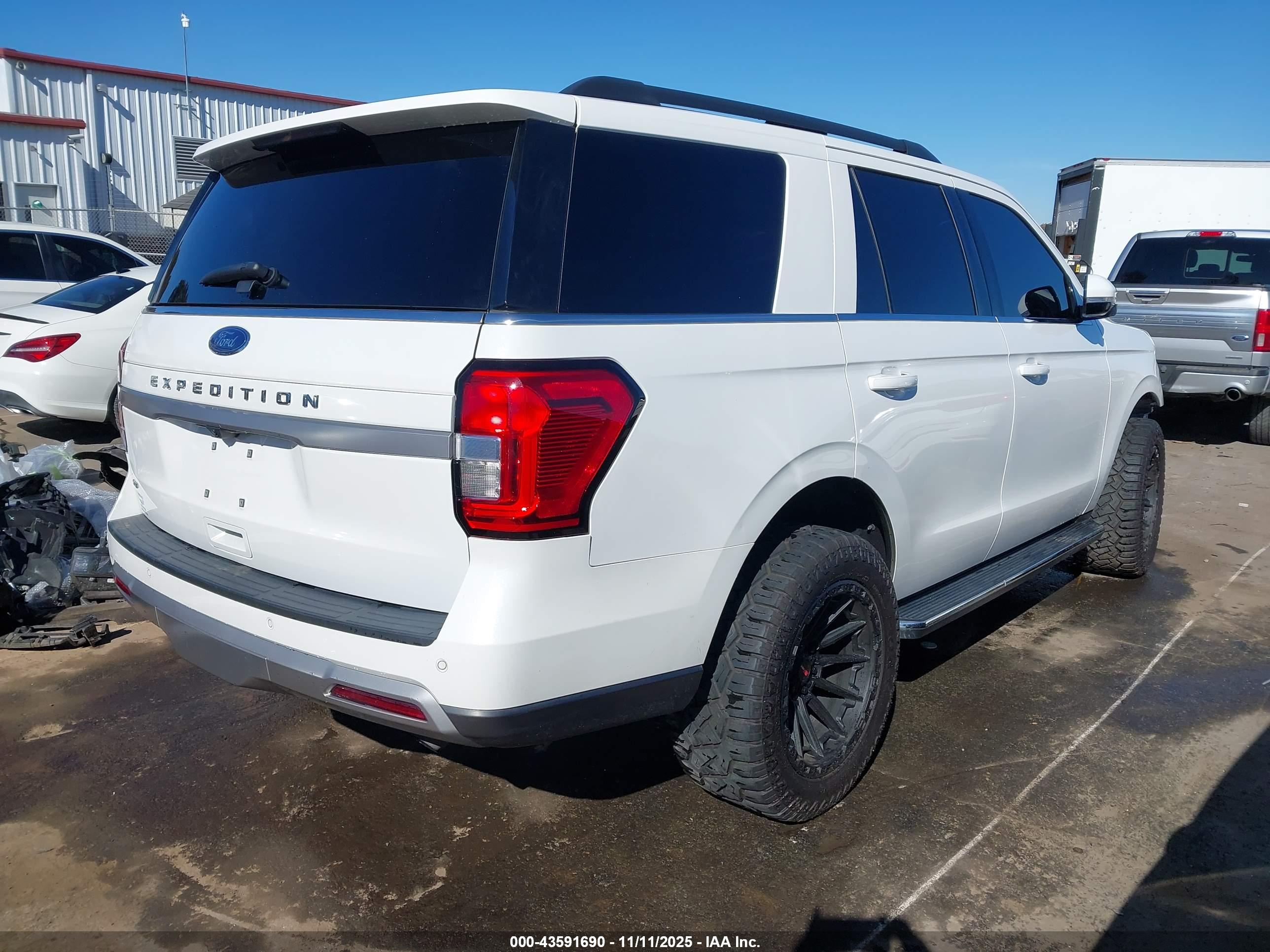 FORD EXPEDITION image 4