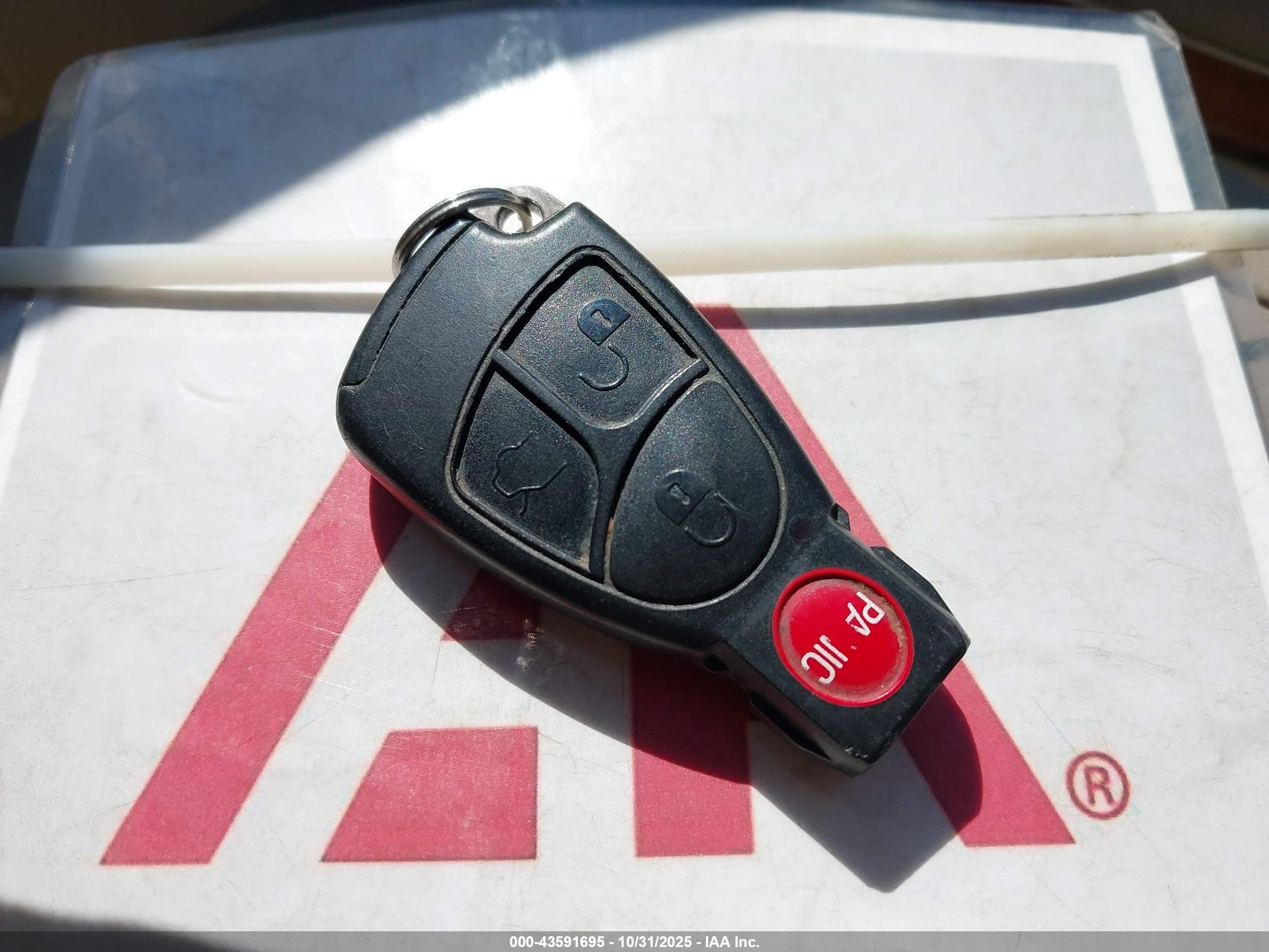 MERCEDES-BENZ E image 11