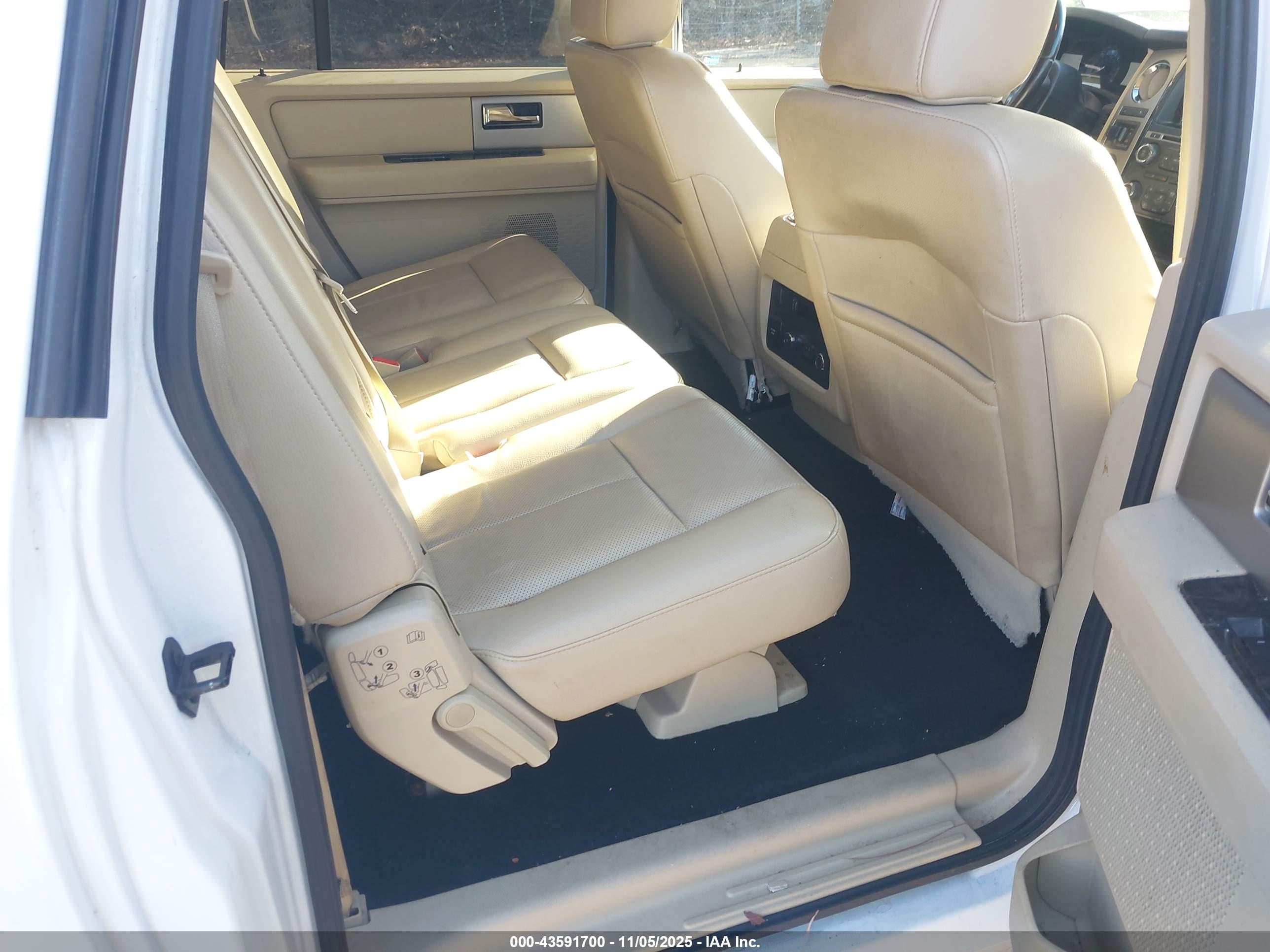 FORD EXPEDITION image 8