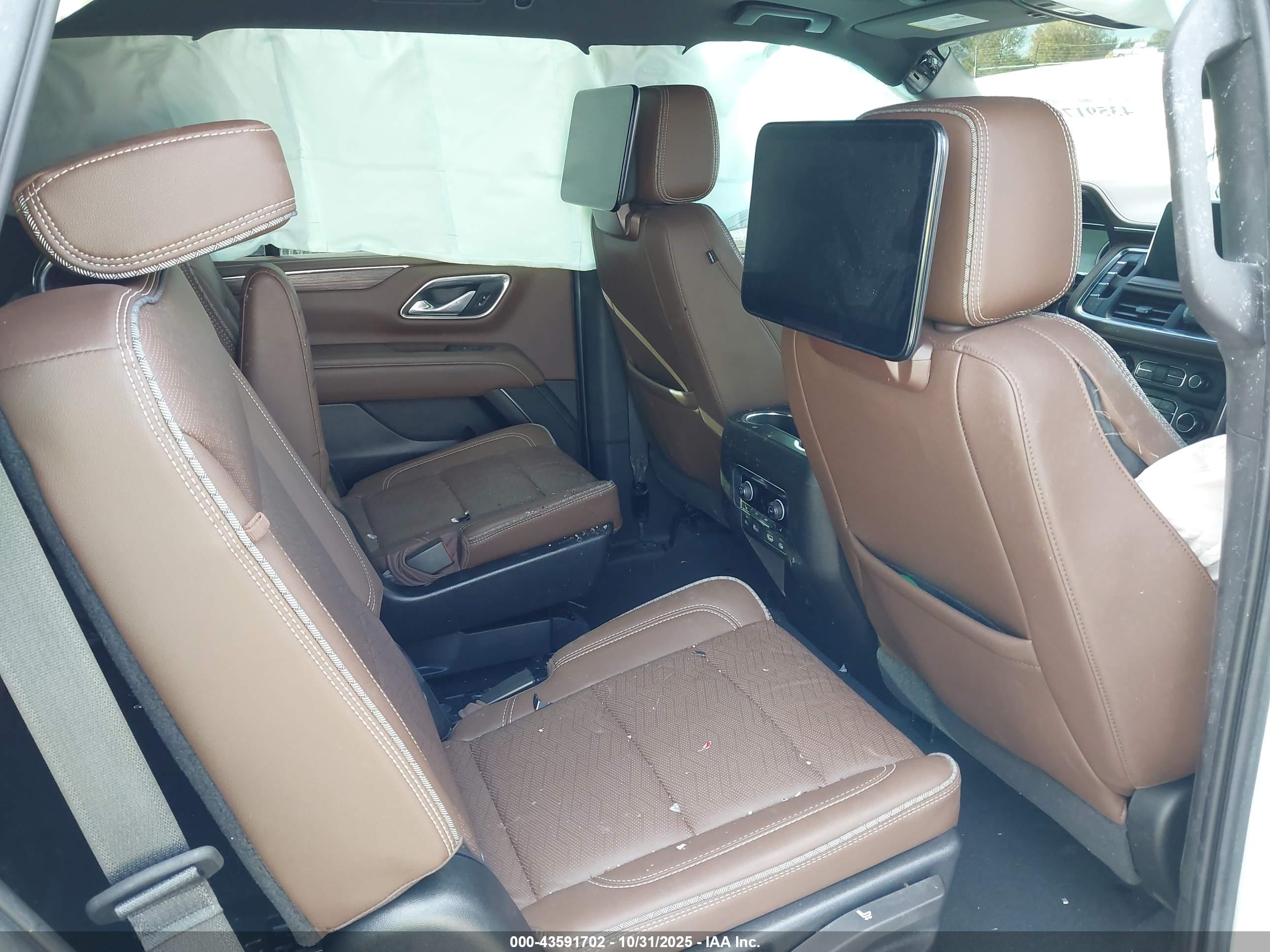 CHEVROLET TAHOE image 8