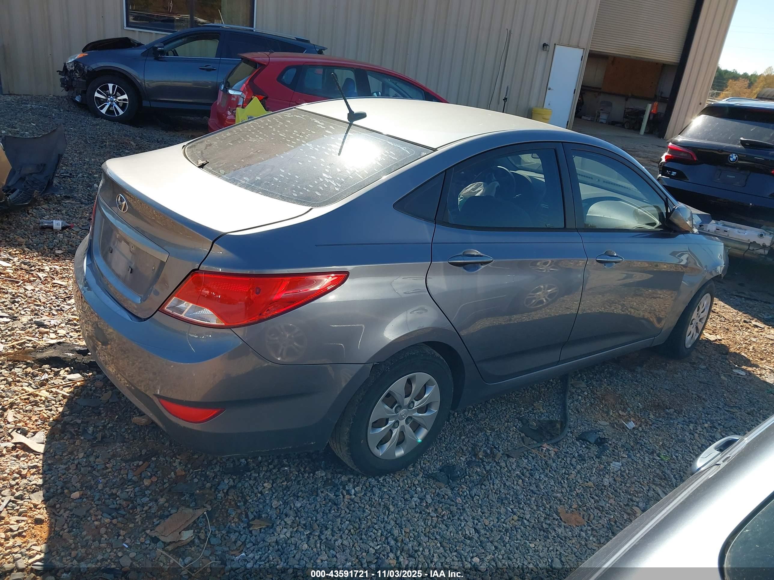 HYUNDAI ACCENT image 4