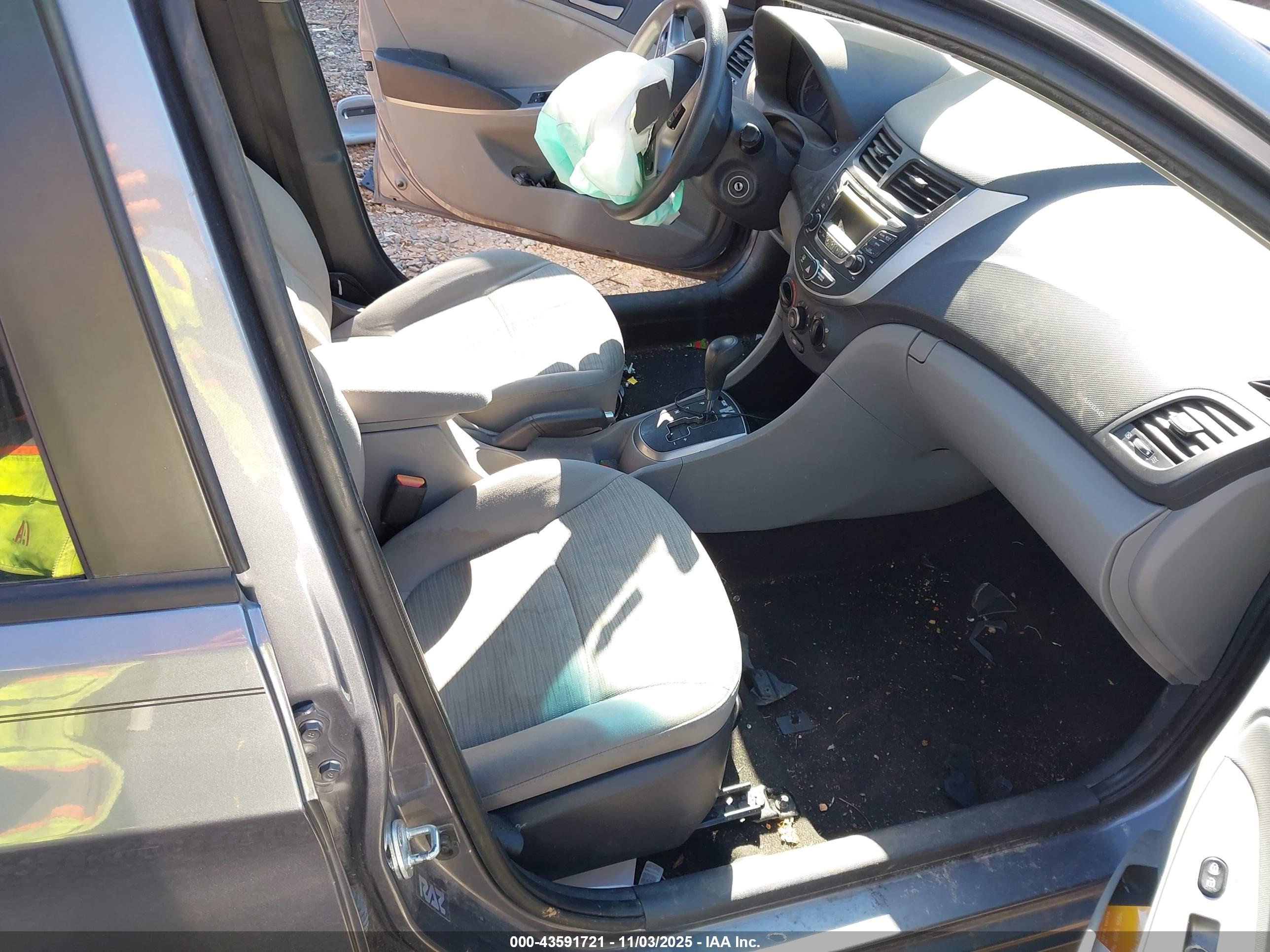 HYUNDAI ACCENT image 5