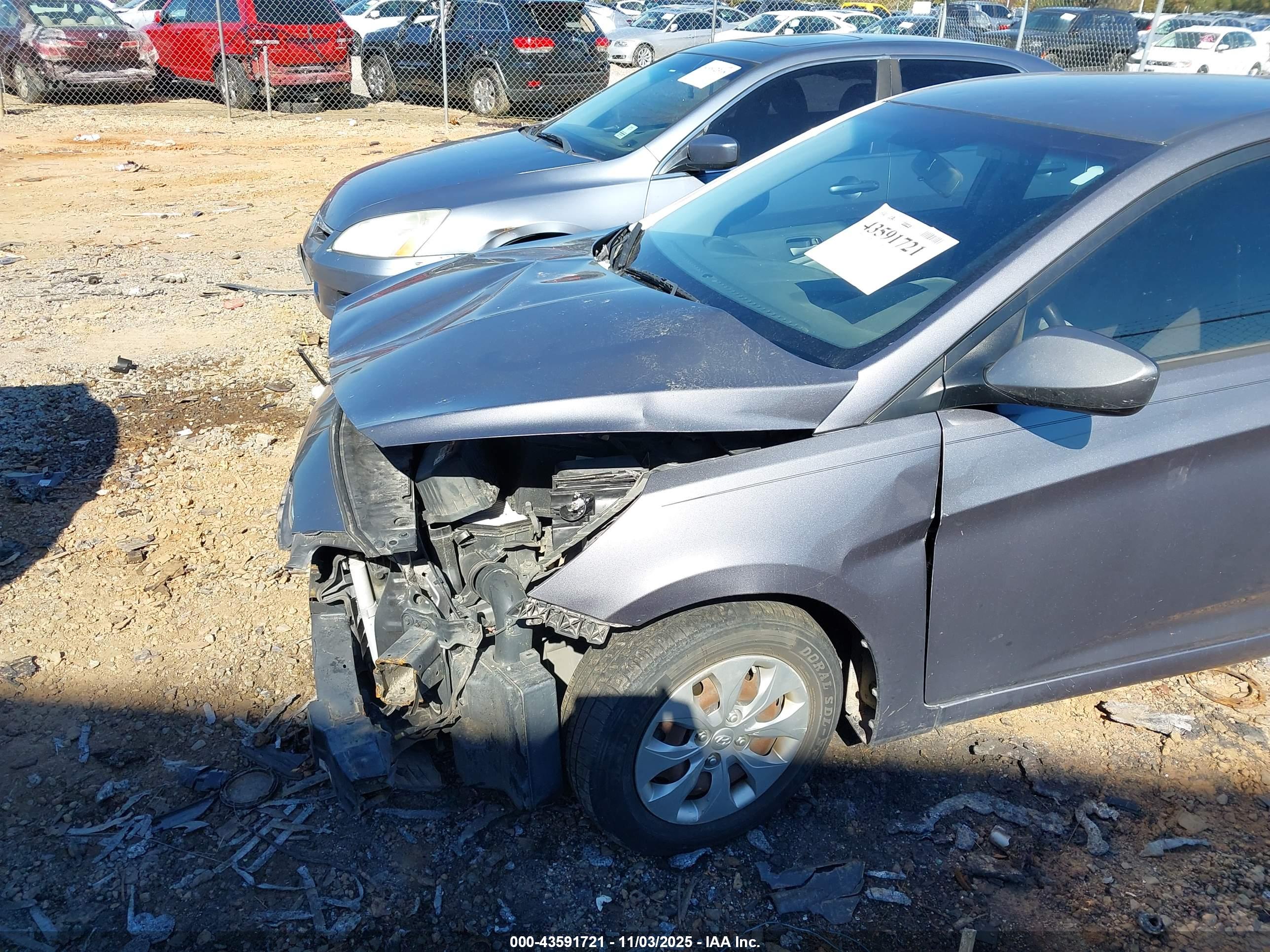 HYUNDAI ACCENT image 6