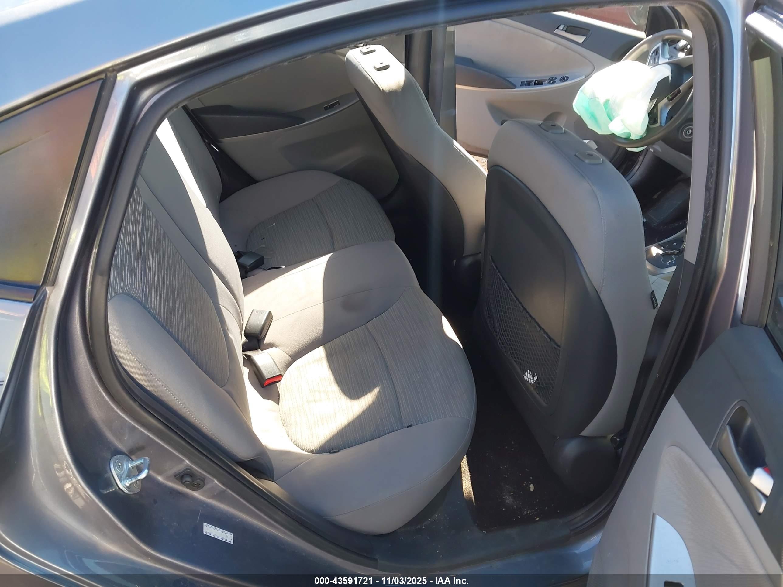 HYUNDAI ACCENT image 8