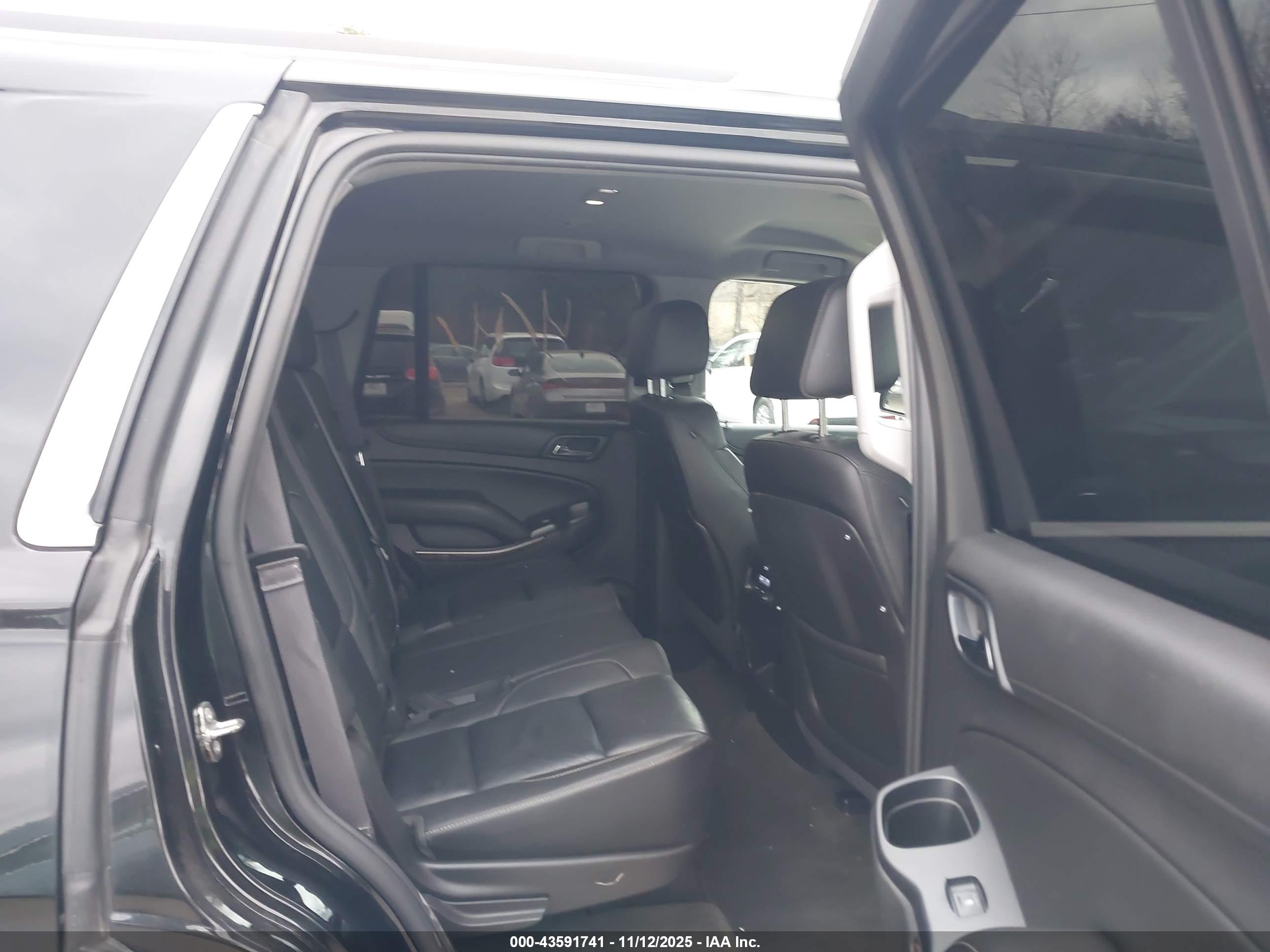 CHEVROLET TAHOE image 8