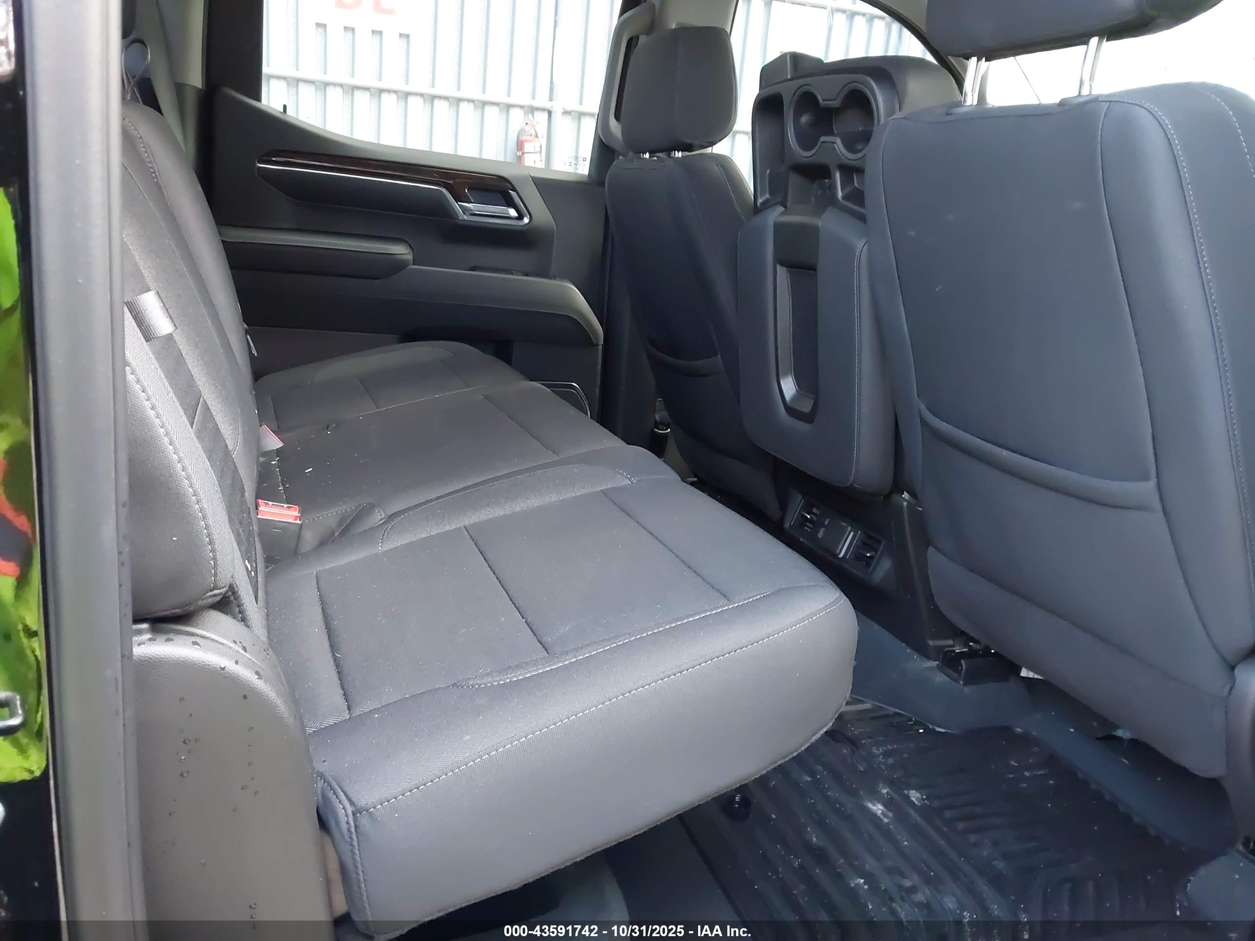 GMC SIERRA image 8