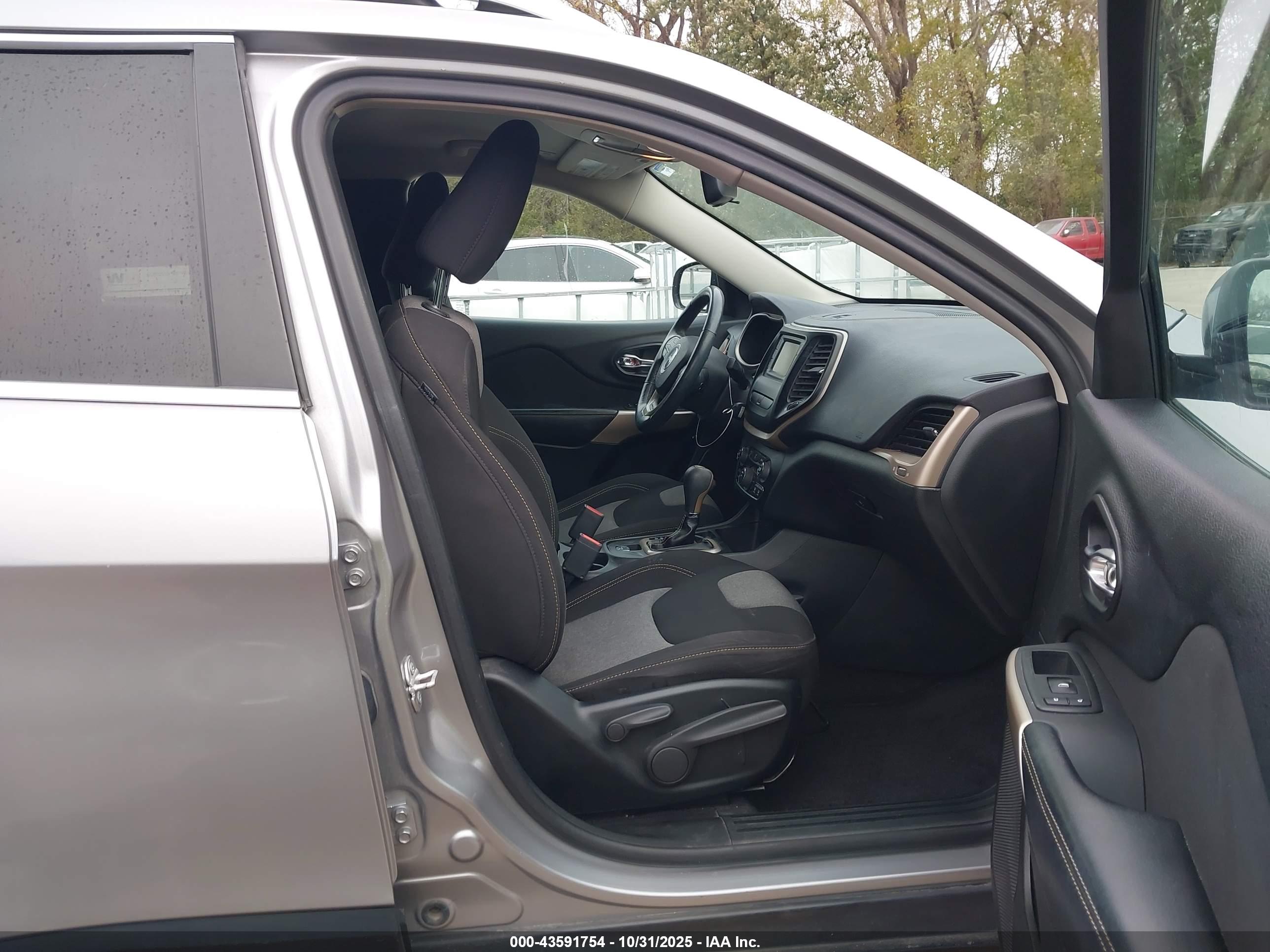 JEEP CHEROKEE image 5