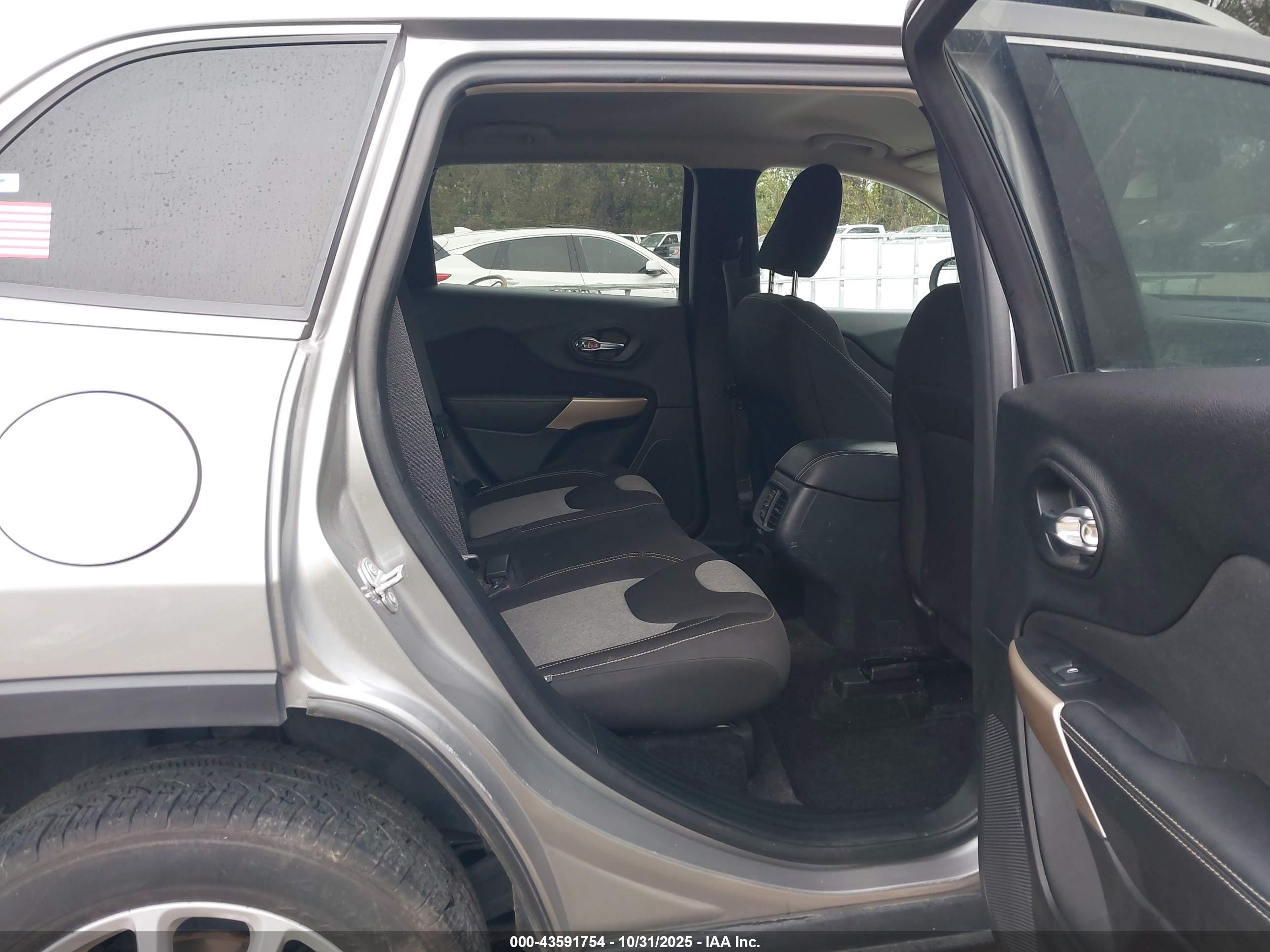 JEEP CHEROKEE image 8
