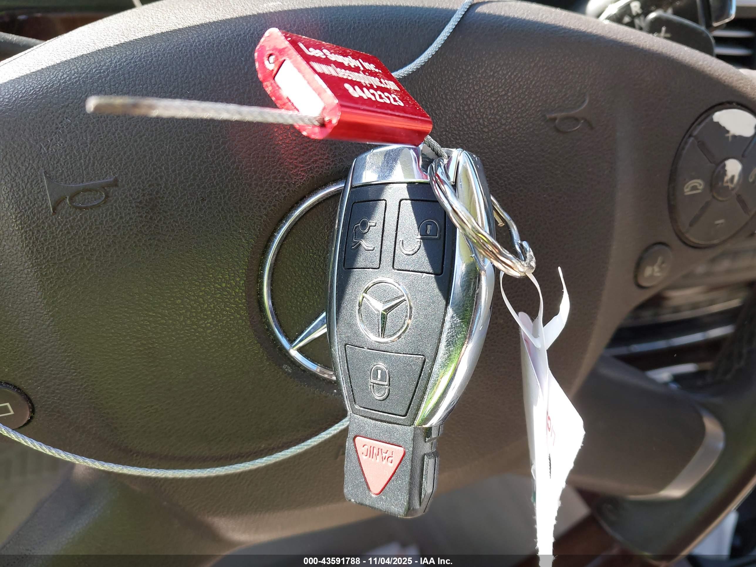 MERCEDES-BENZ E image 11