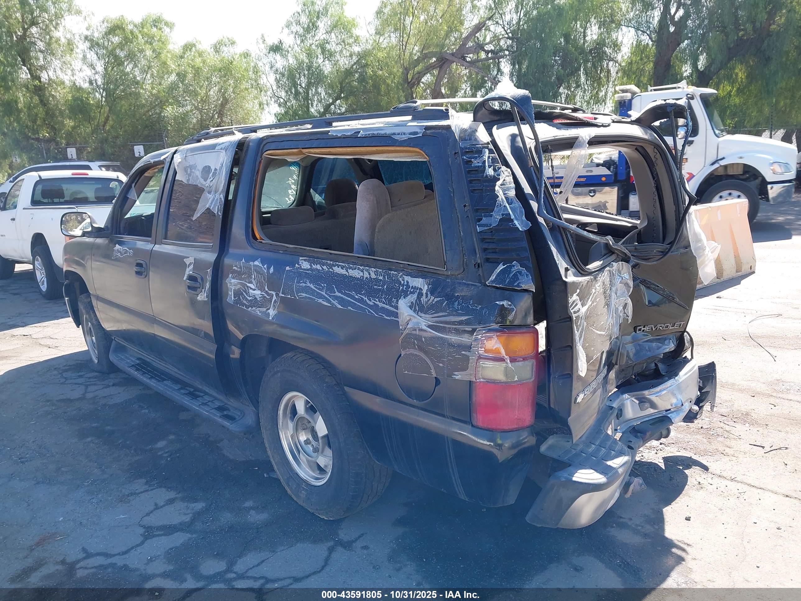 CHEVROLET SUBURBAN image 3