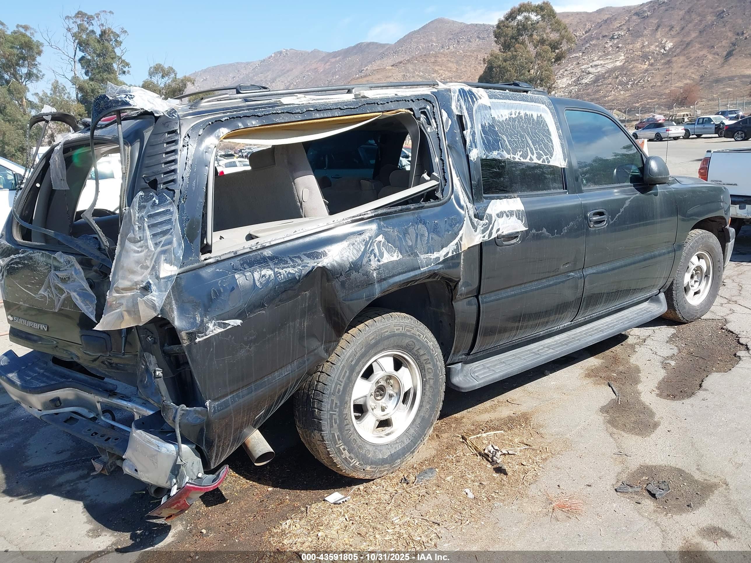 CHEVROLET SUBURBAN image 4