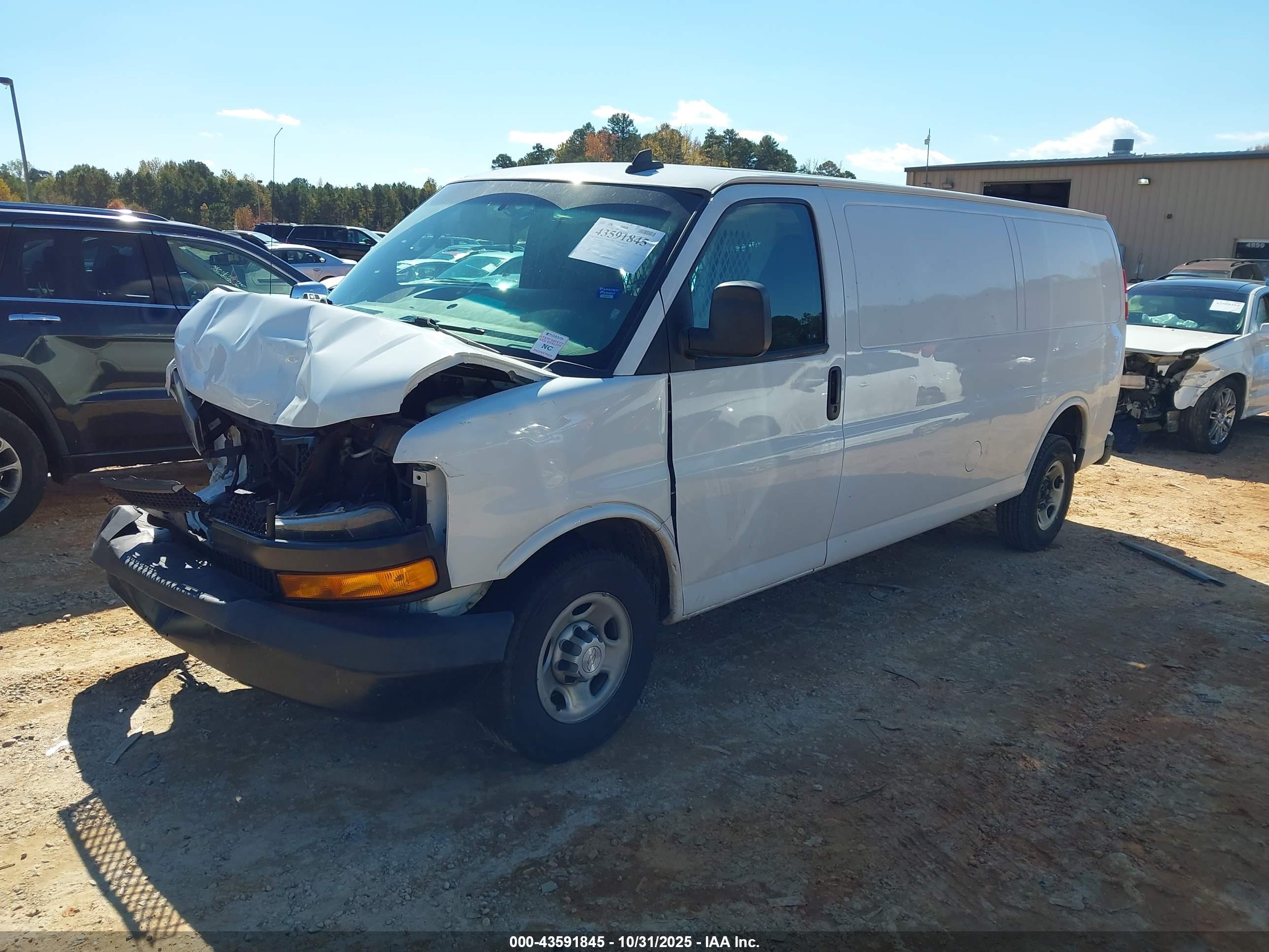 CHEVROLET EXPRESS image 2