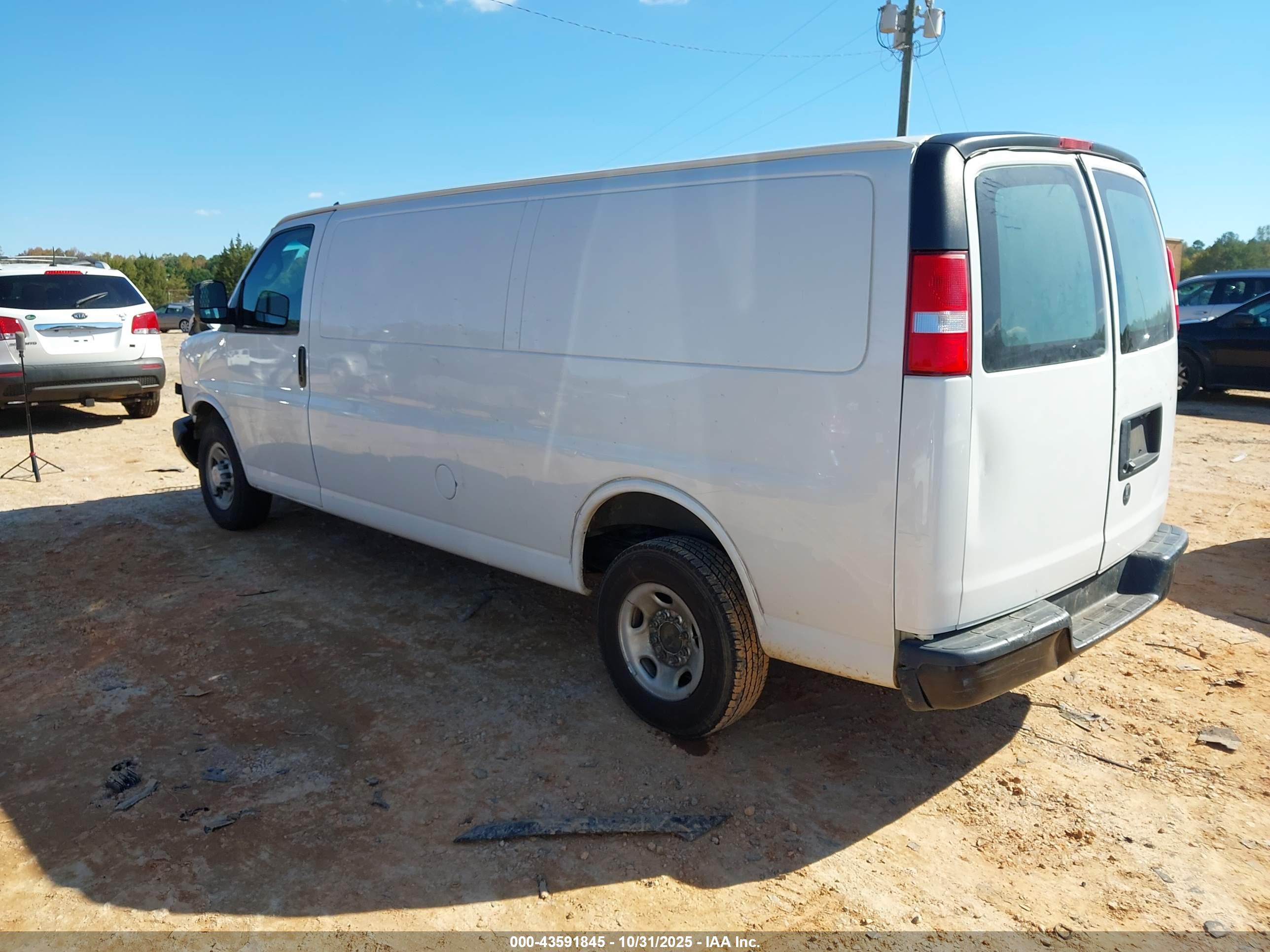 CHEVROLET EXPRESS image 3