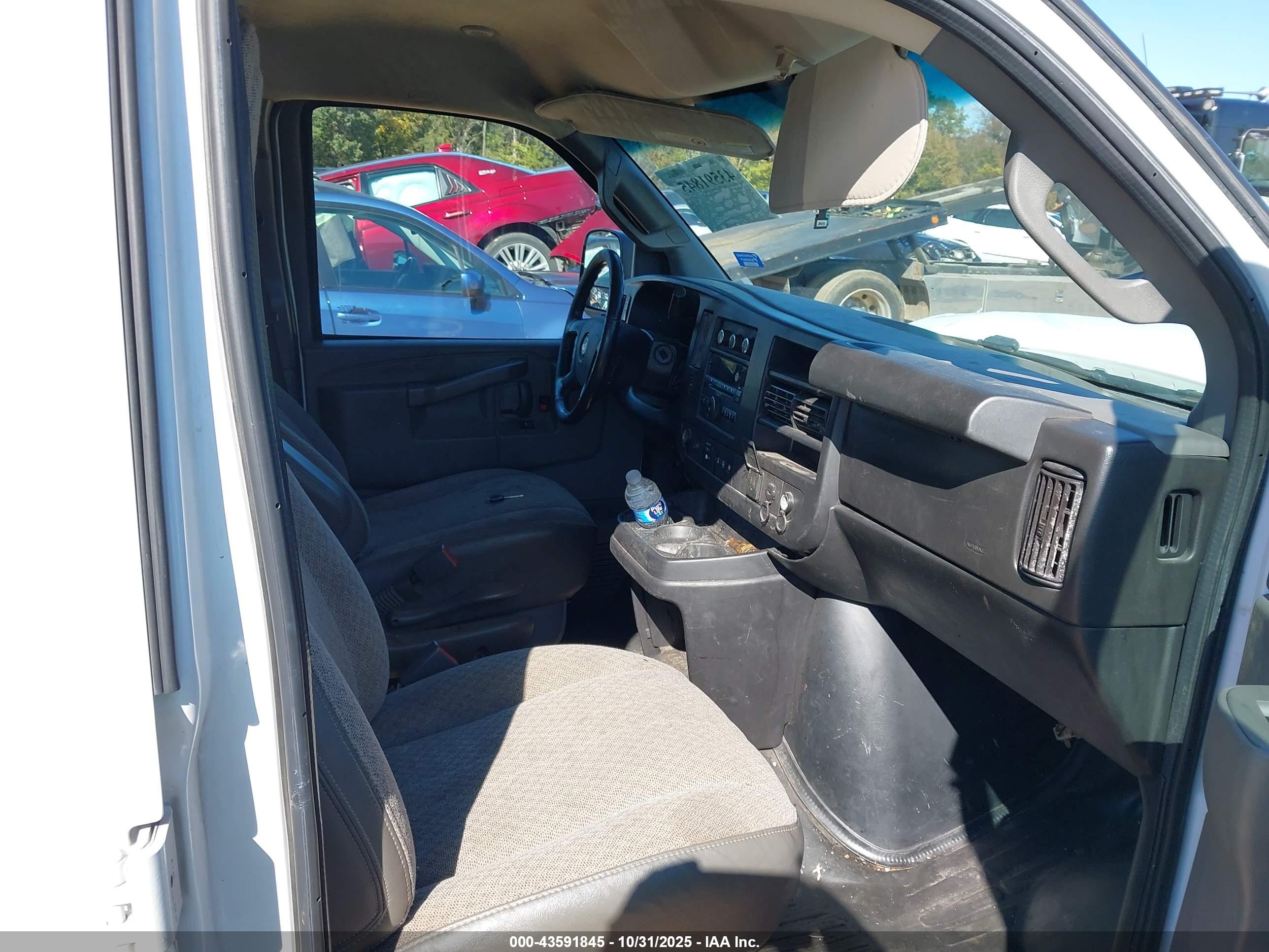 CHEVROLET EXPRESS image 5
