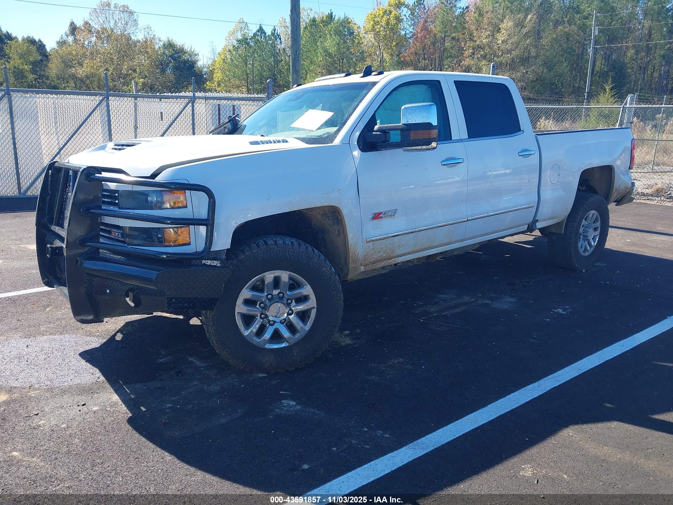 CHEVROLET SILVERADO image 2