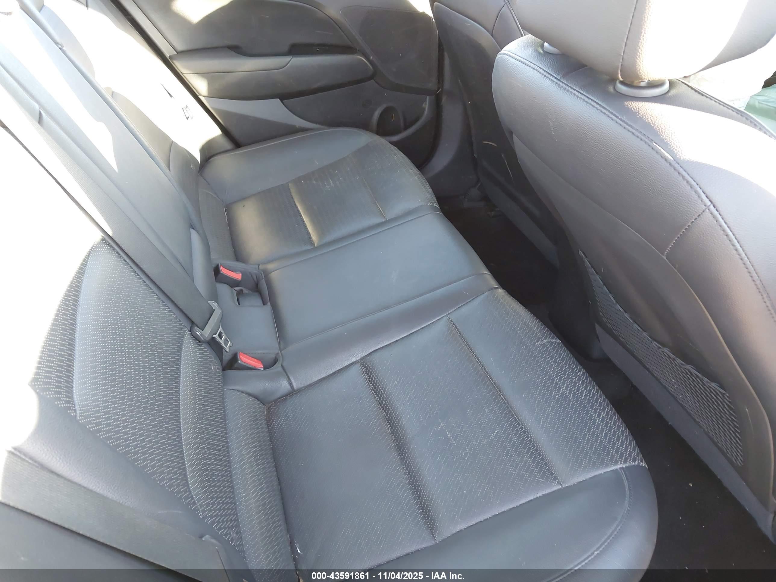 HYUNDAI ELANTRA image 8