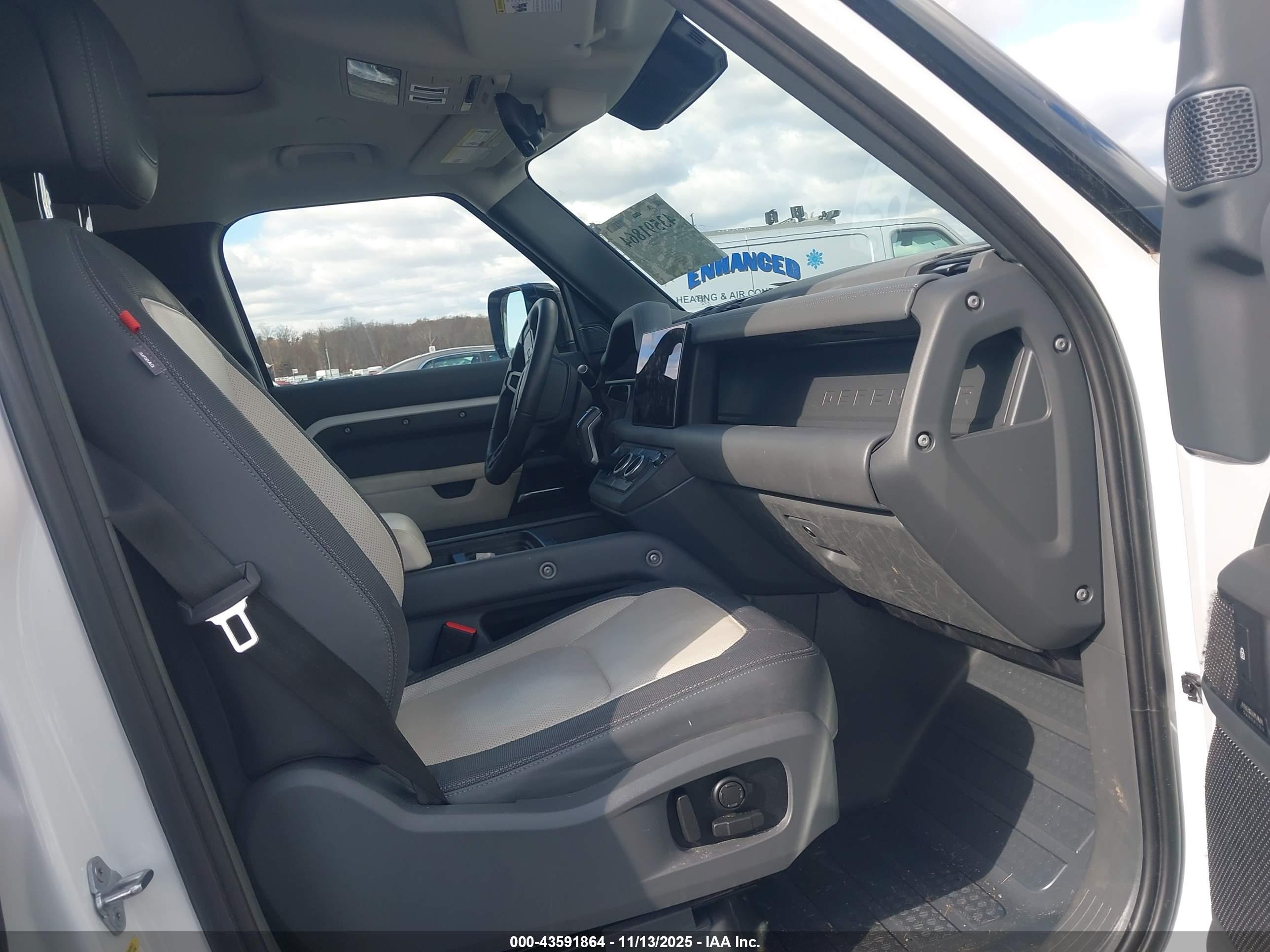 LAND ROVER image 5