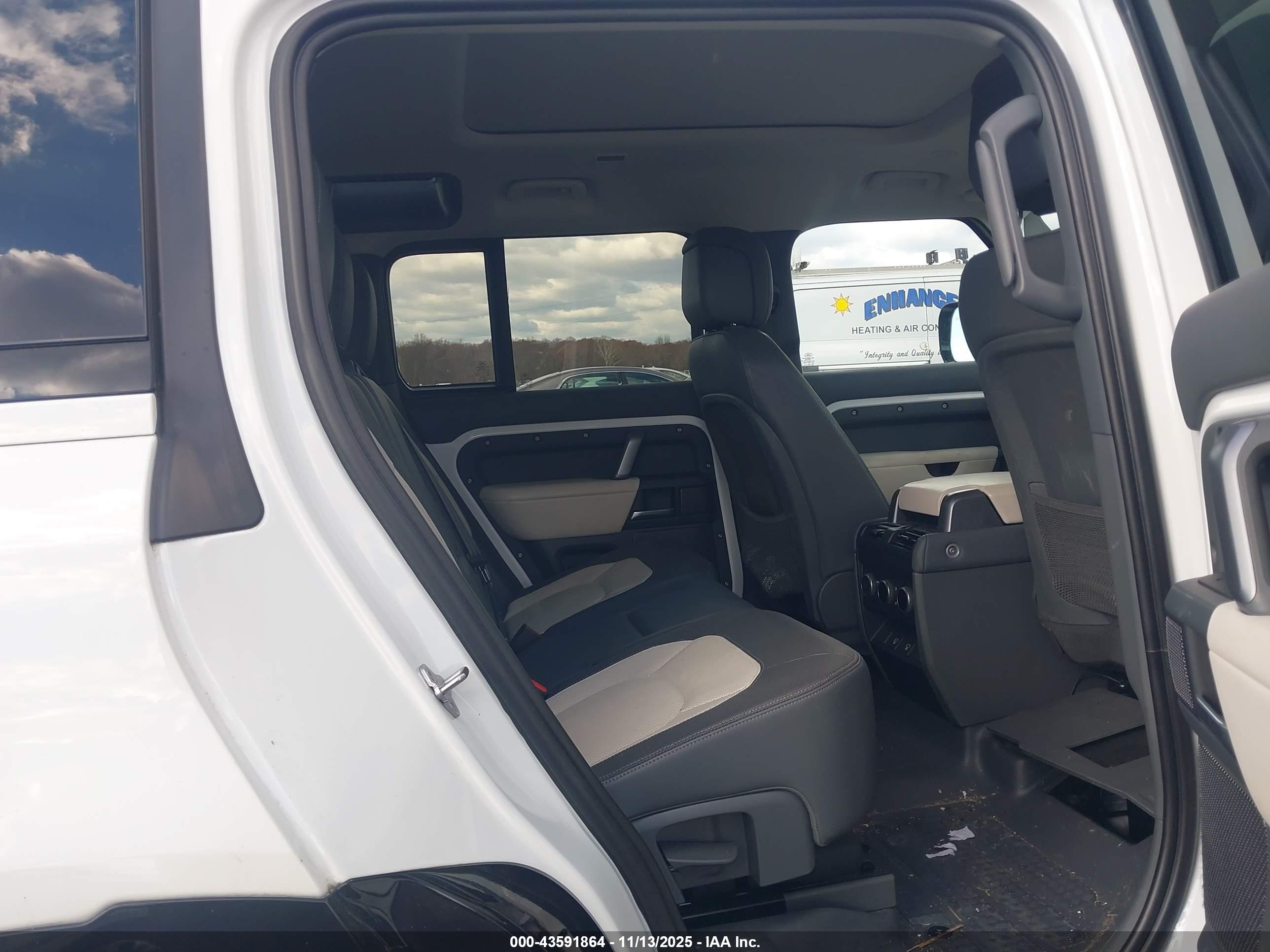 LAND ROVER image 8