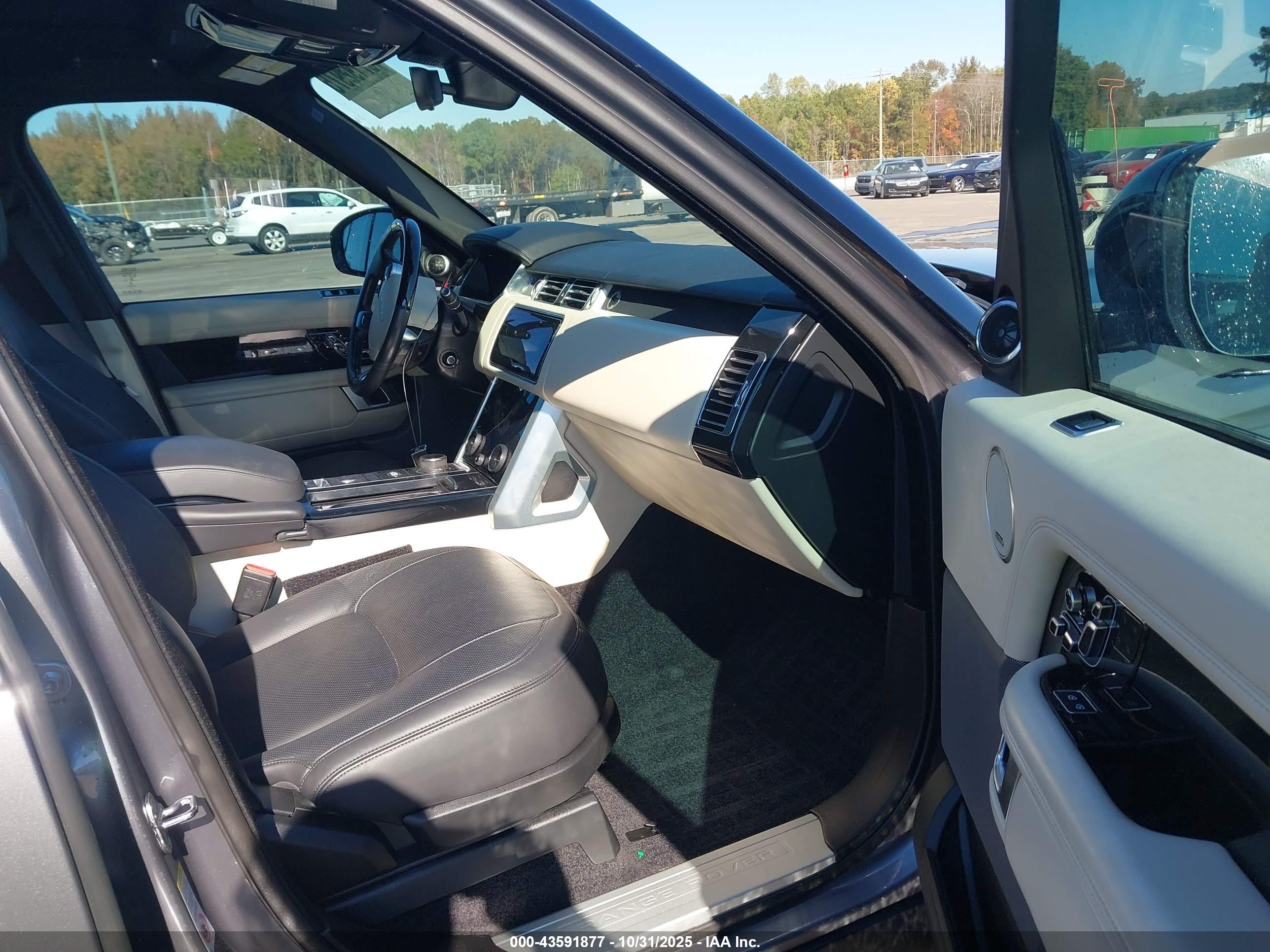 LAND ROVER image 5
