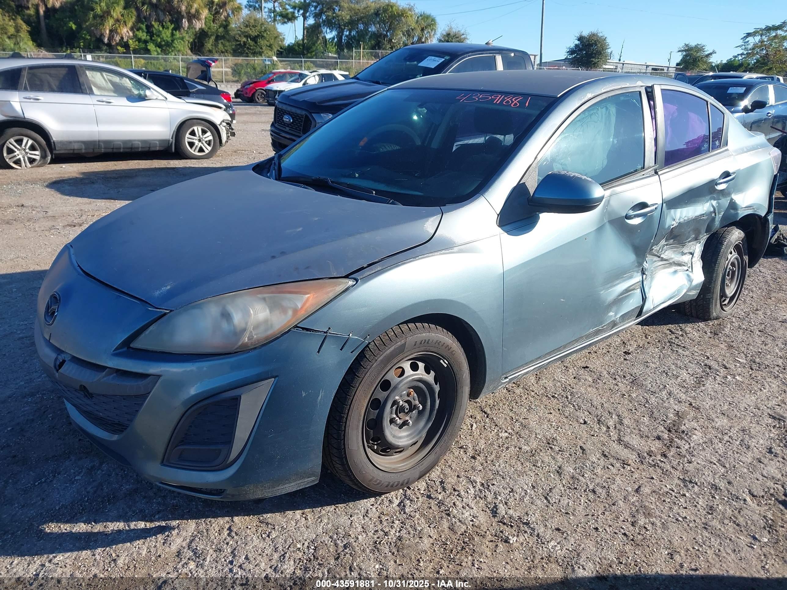 MAZDA MAZDA3 image 2