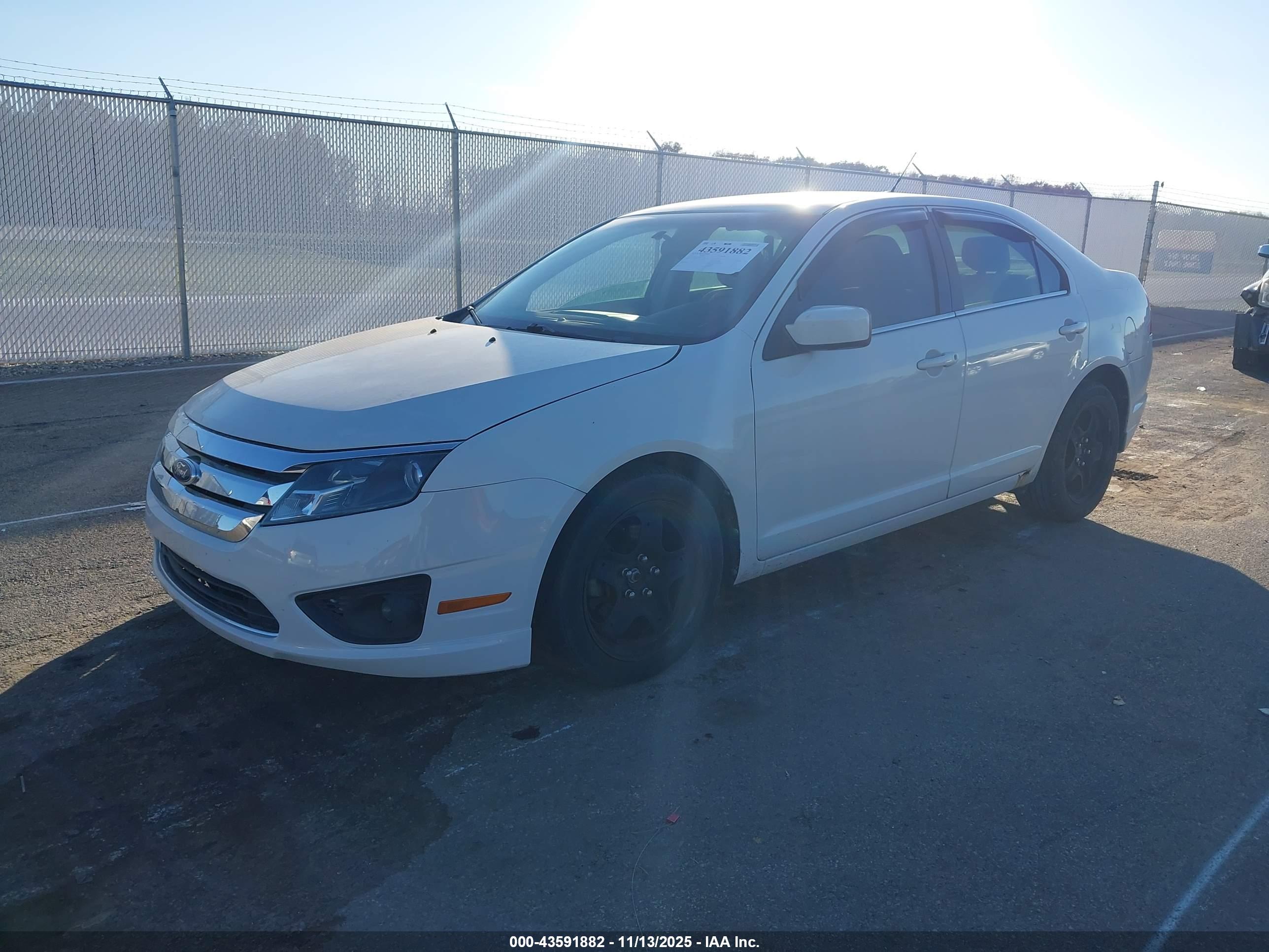 FORD FUSION image 2