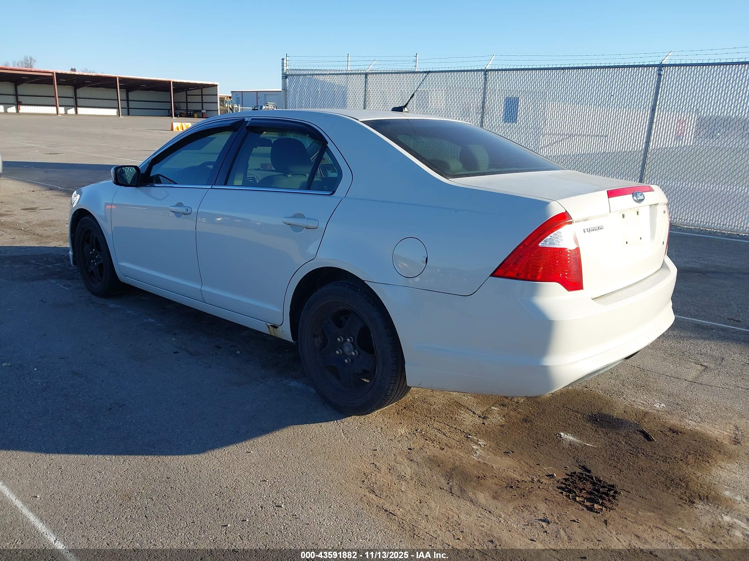 FORD FUSION image 3