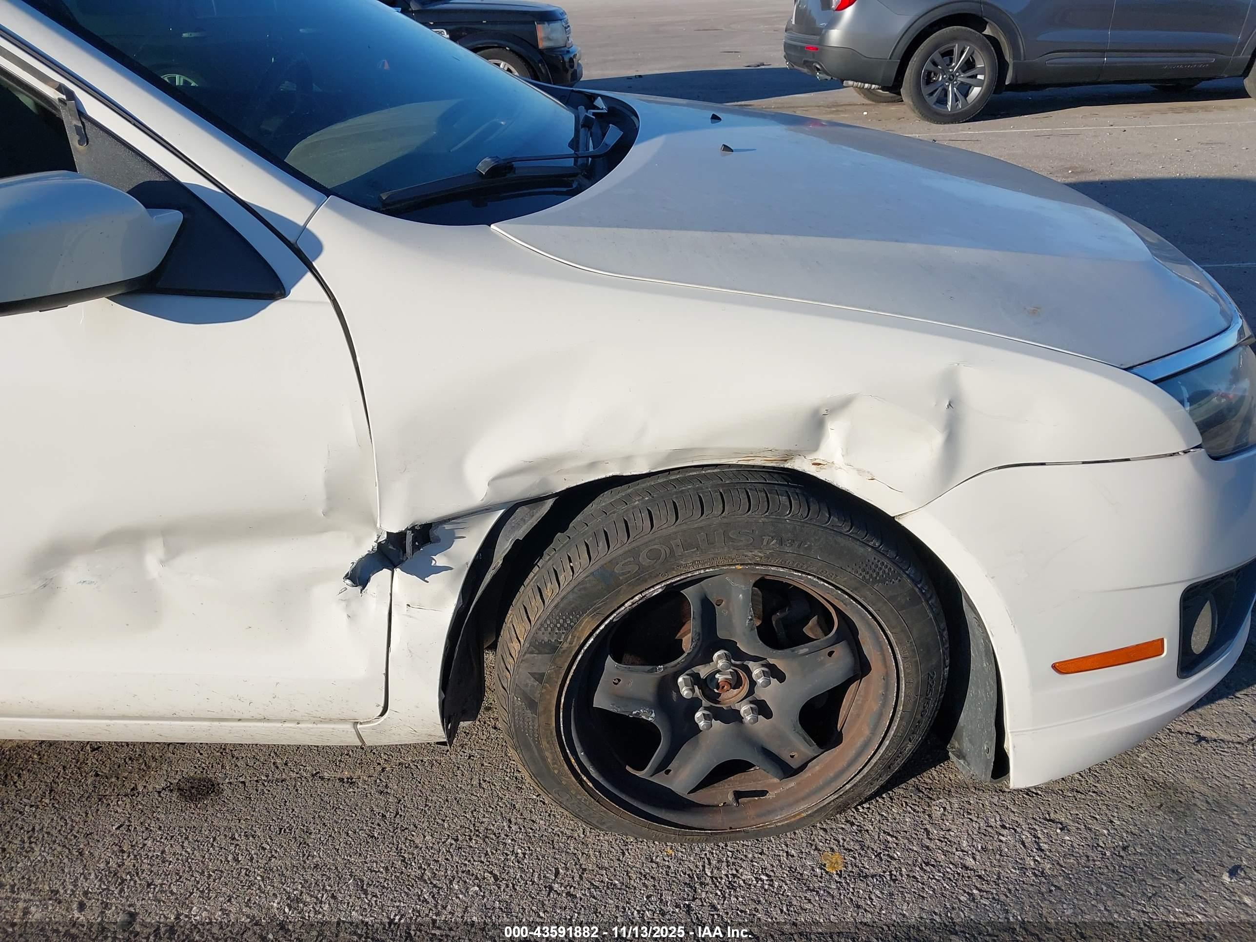 FORD FUSION image 6