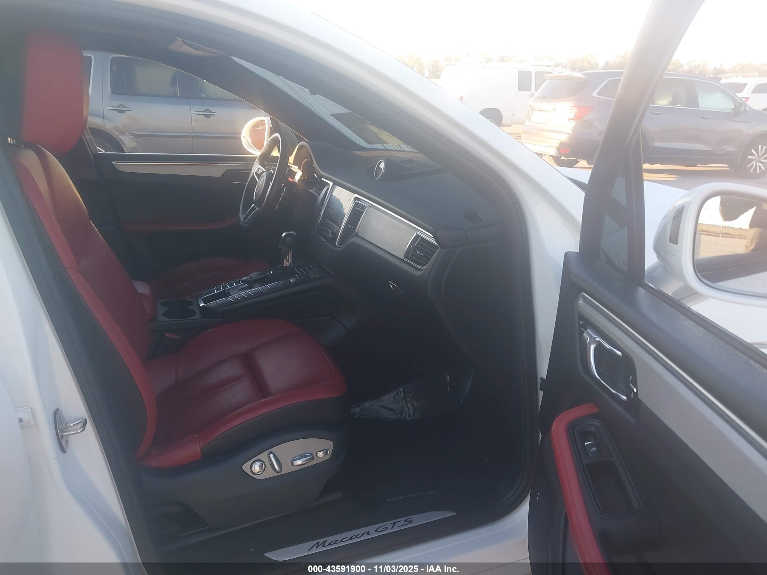 PORSCHE MACAN image 5