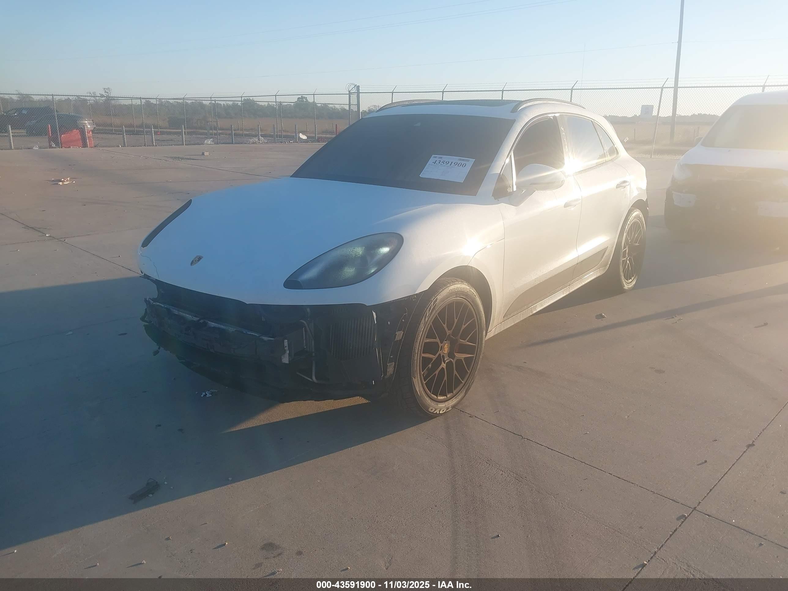 PORSCHE MACAN image 6