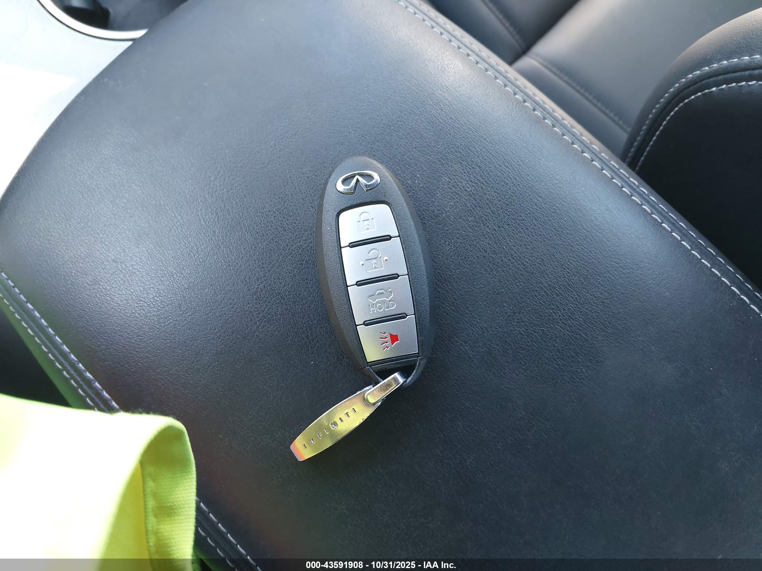 INFINITI Q60 image 11