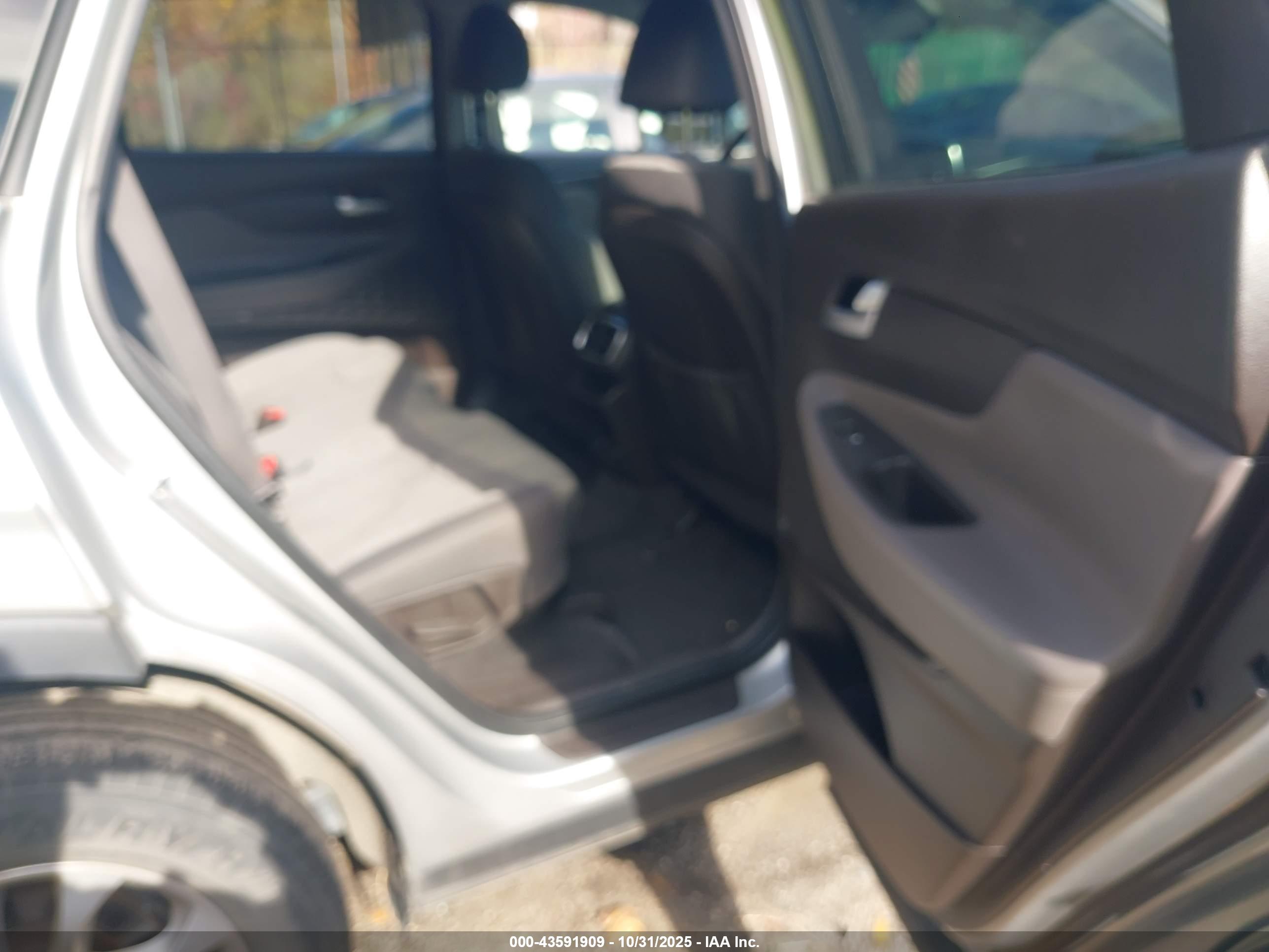 HYUNDAI SANTA image 8