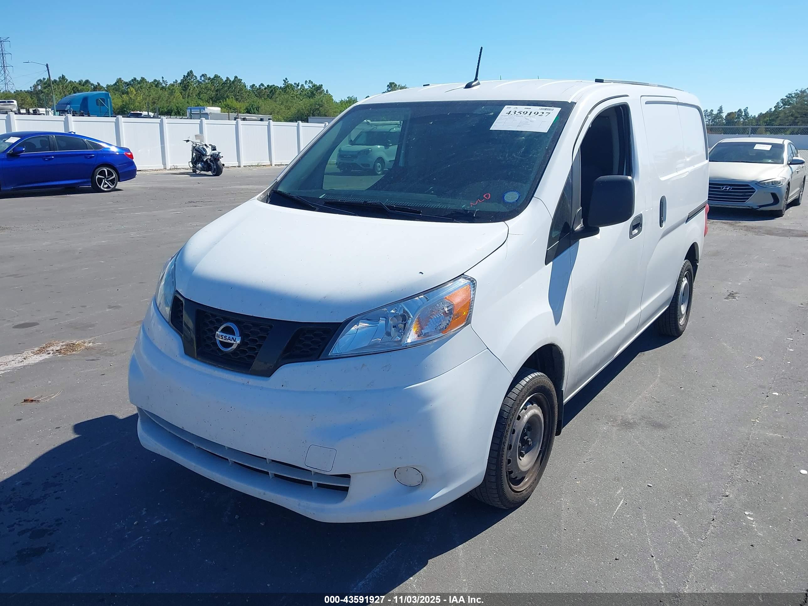 NISSAN NV200 image 2