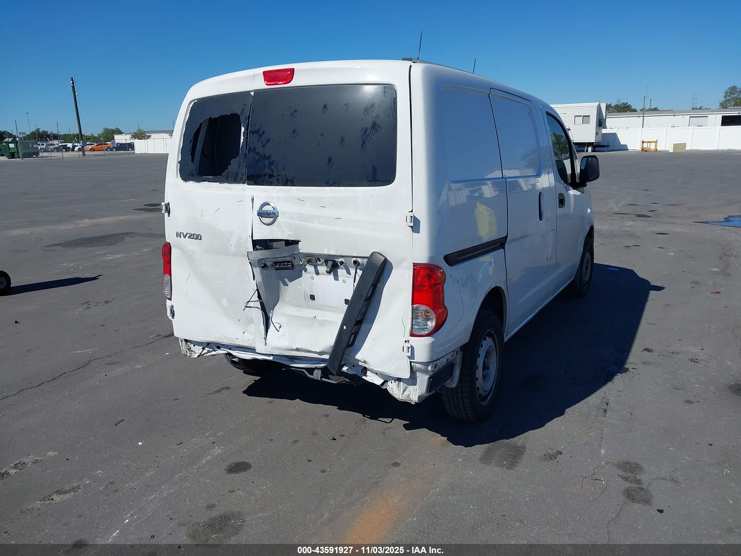 NISSAN NV200 image 4