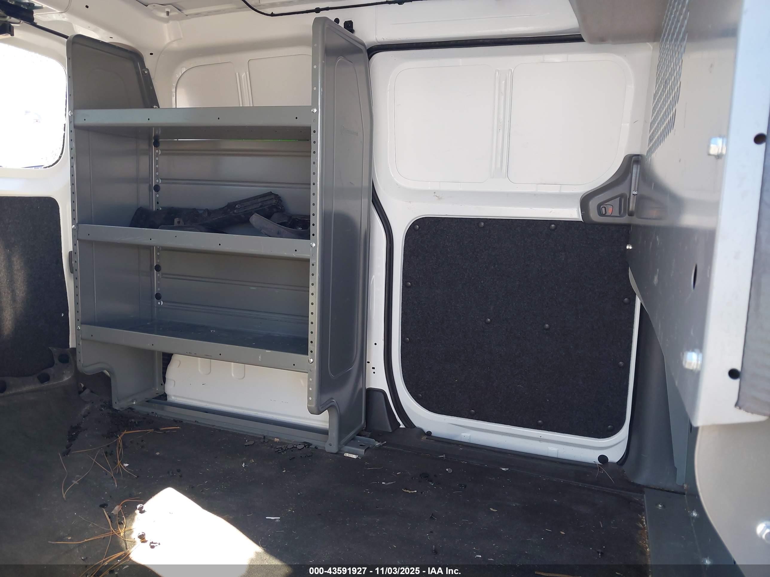 NISSAN NV200 image 8