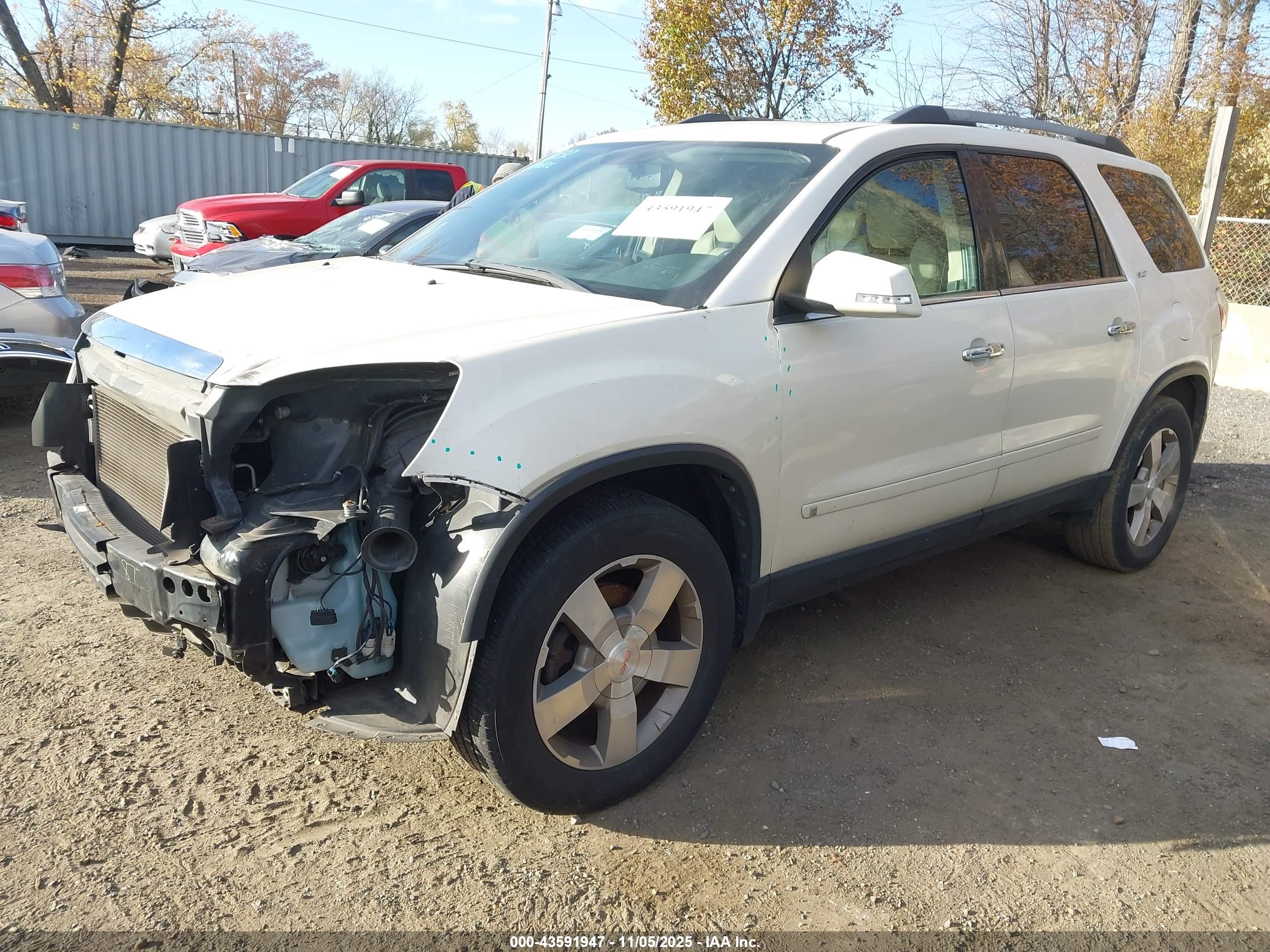 GMC ACADIA image 2