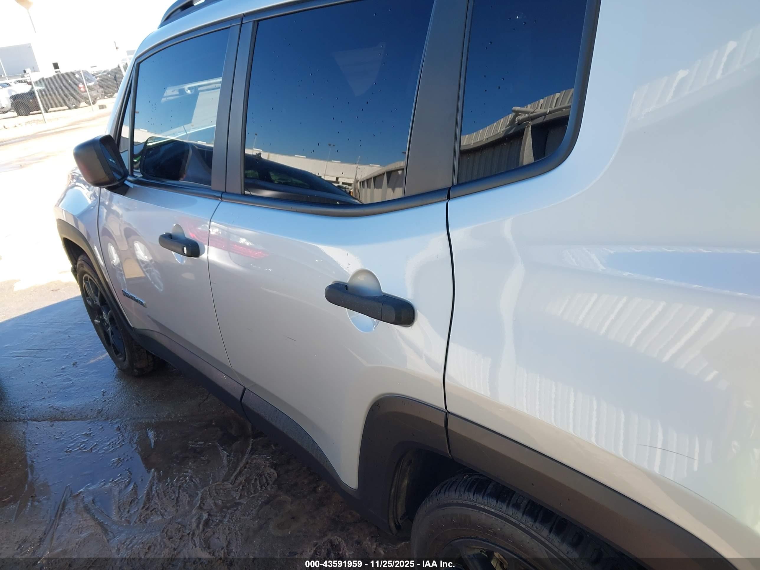 JEEP RENEGADE image 3