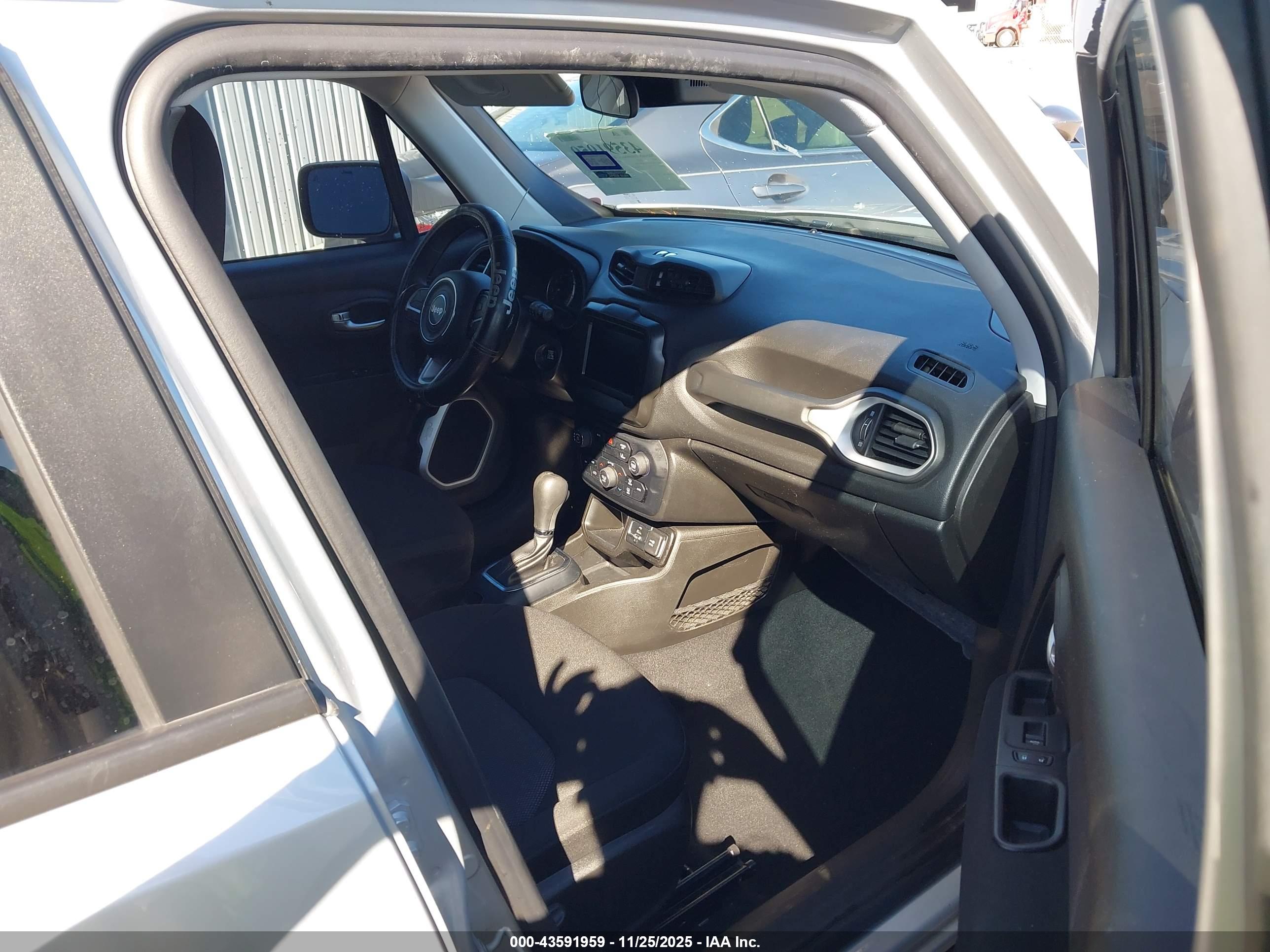 JEEP RENEGADE image 5