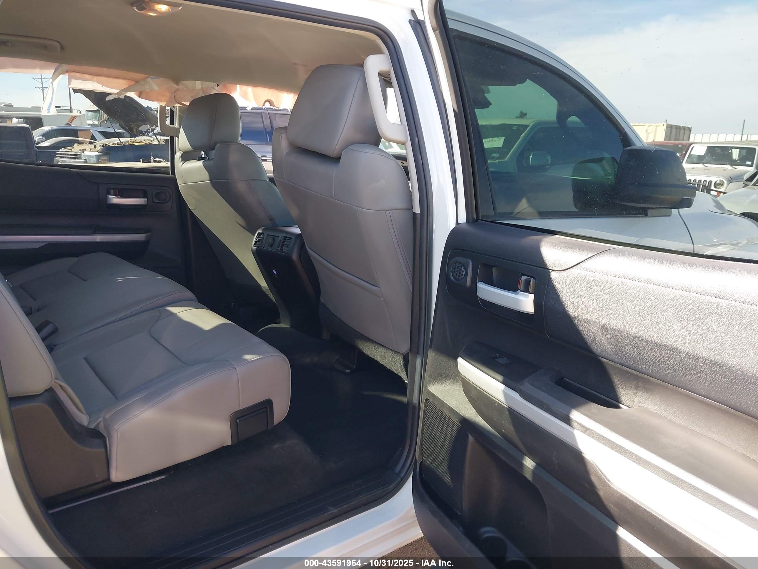 TOYOTA TUNDRA image 8