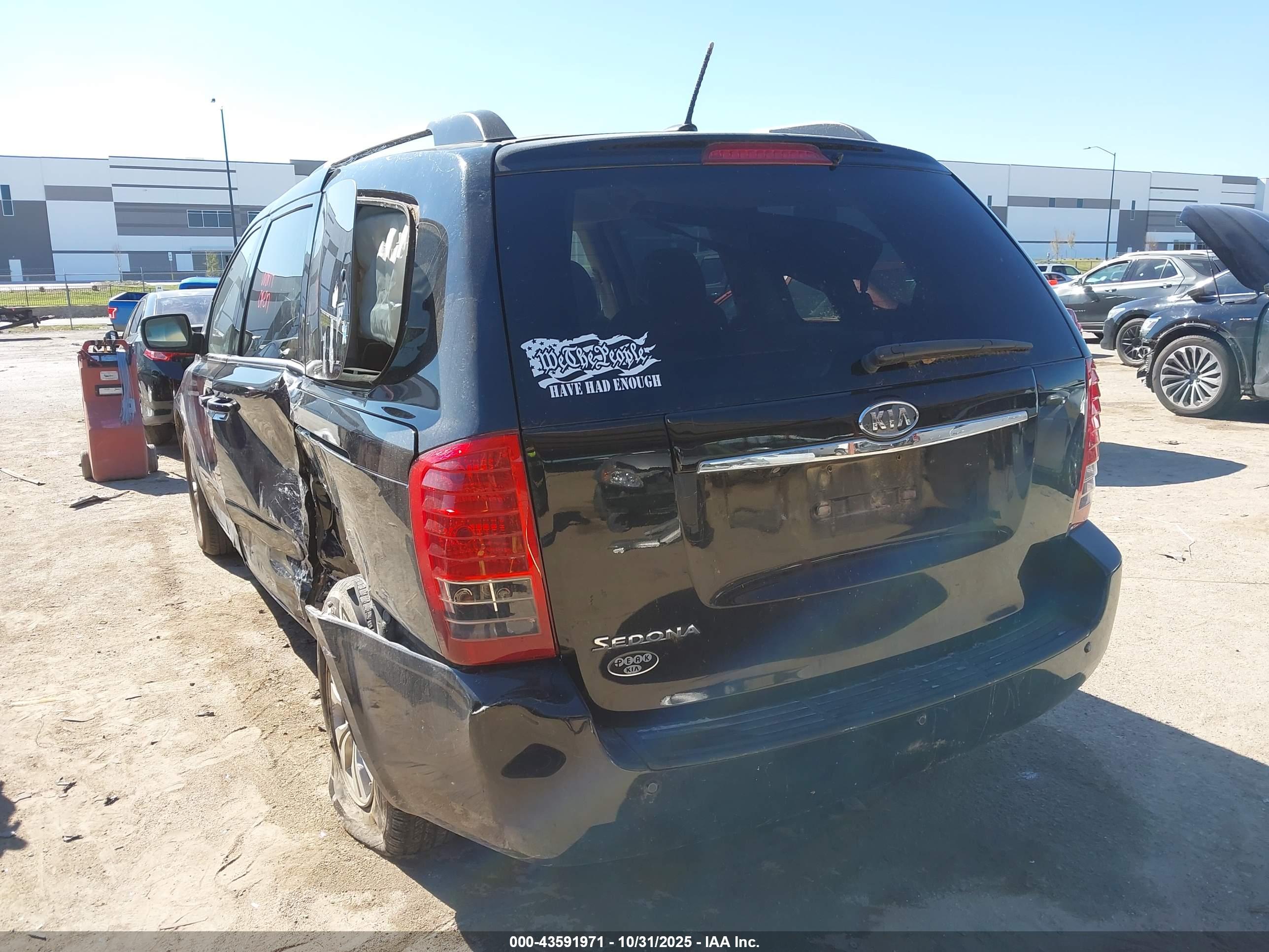 KIA SEDONA image 3