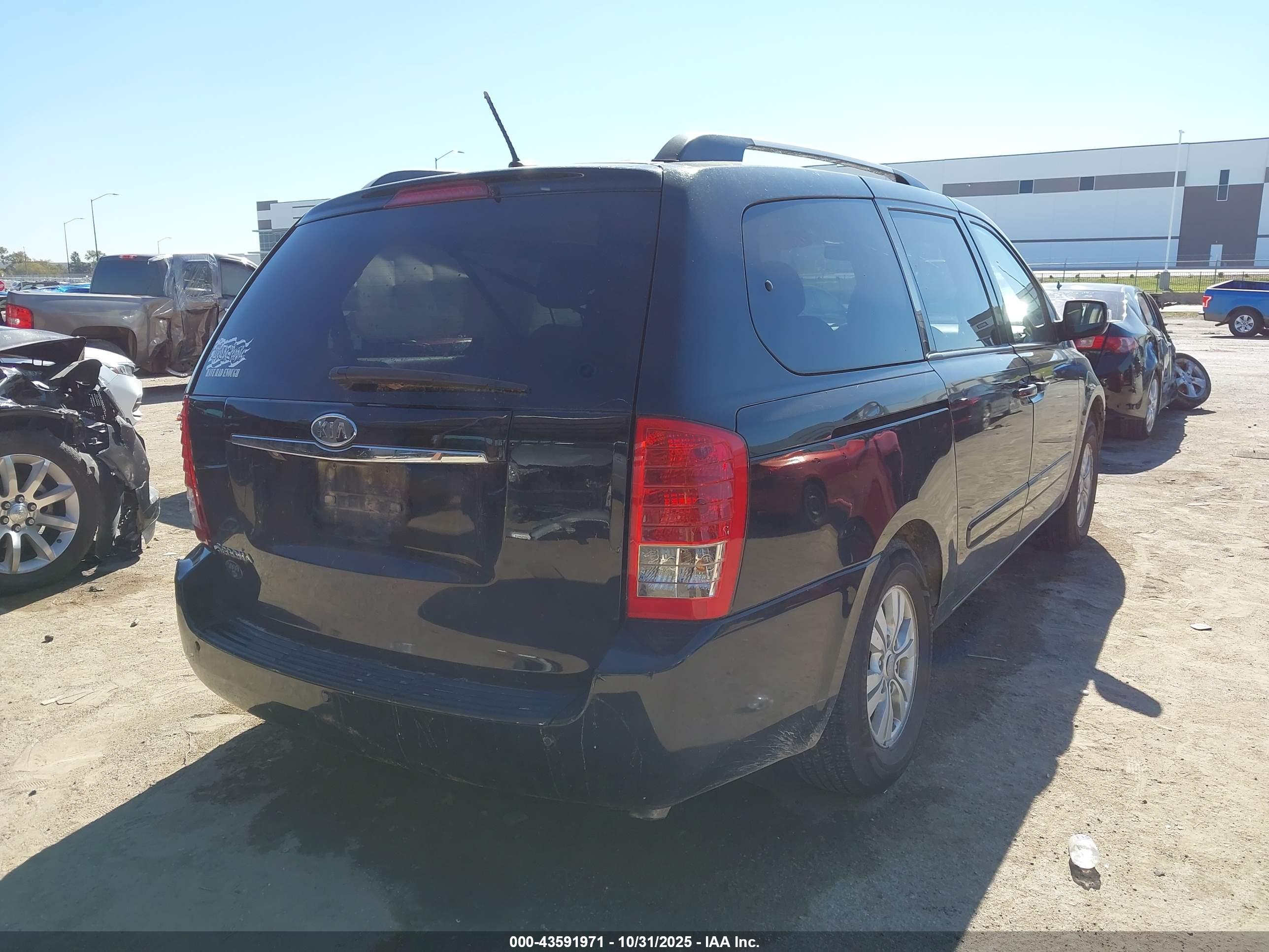 KIA SEDONA image 4