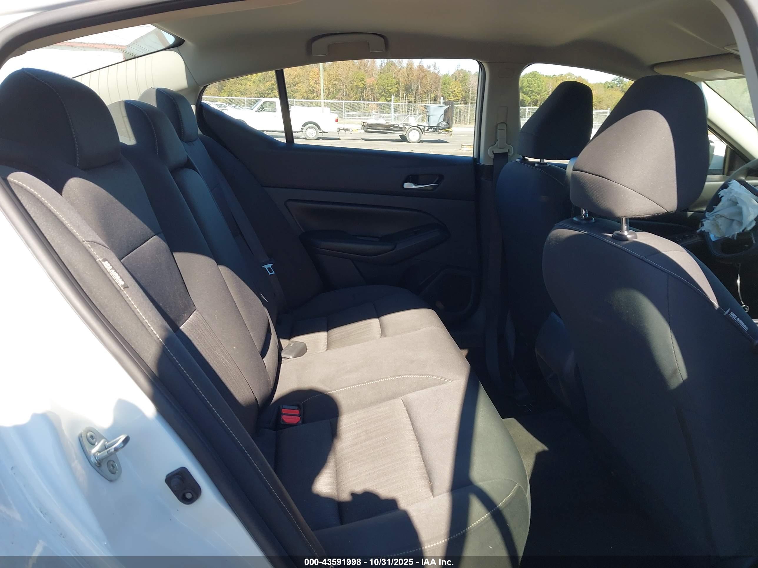 NISSAN ALTIMA image 8